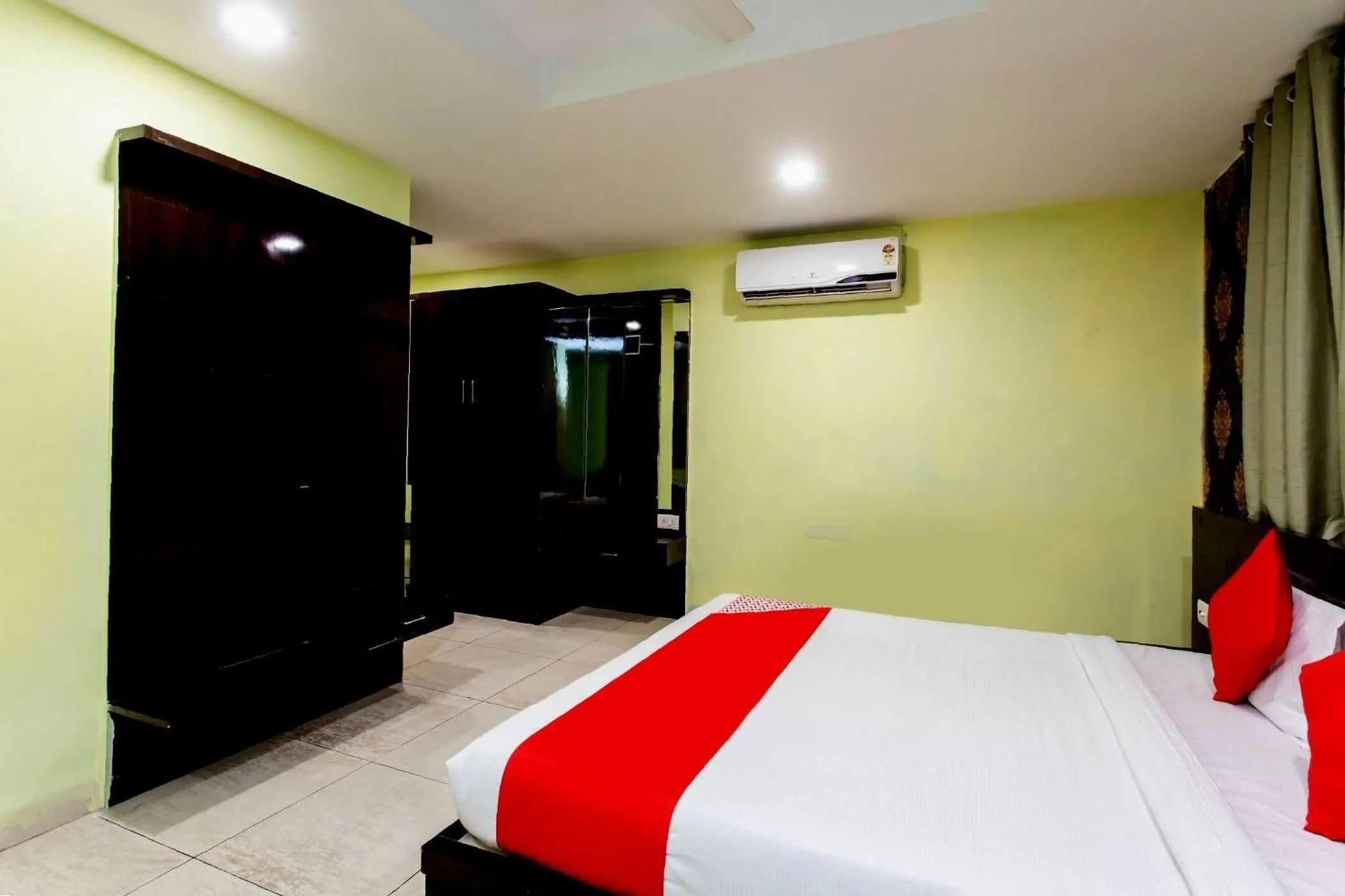 Bedroom, Bed in Capital O Swan Paradise