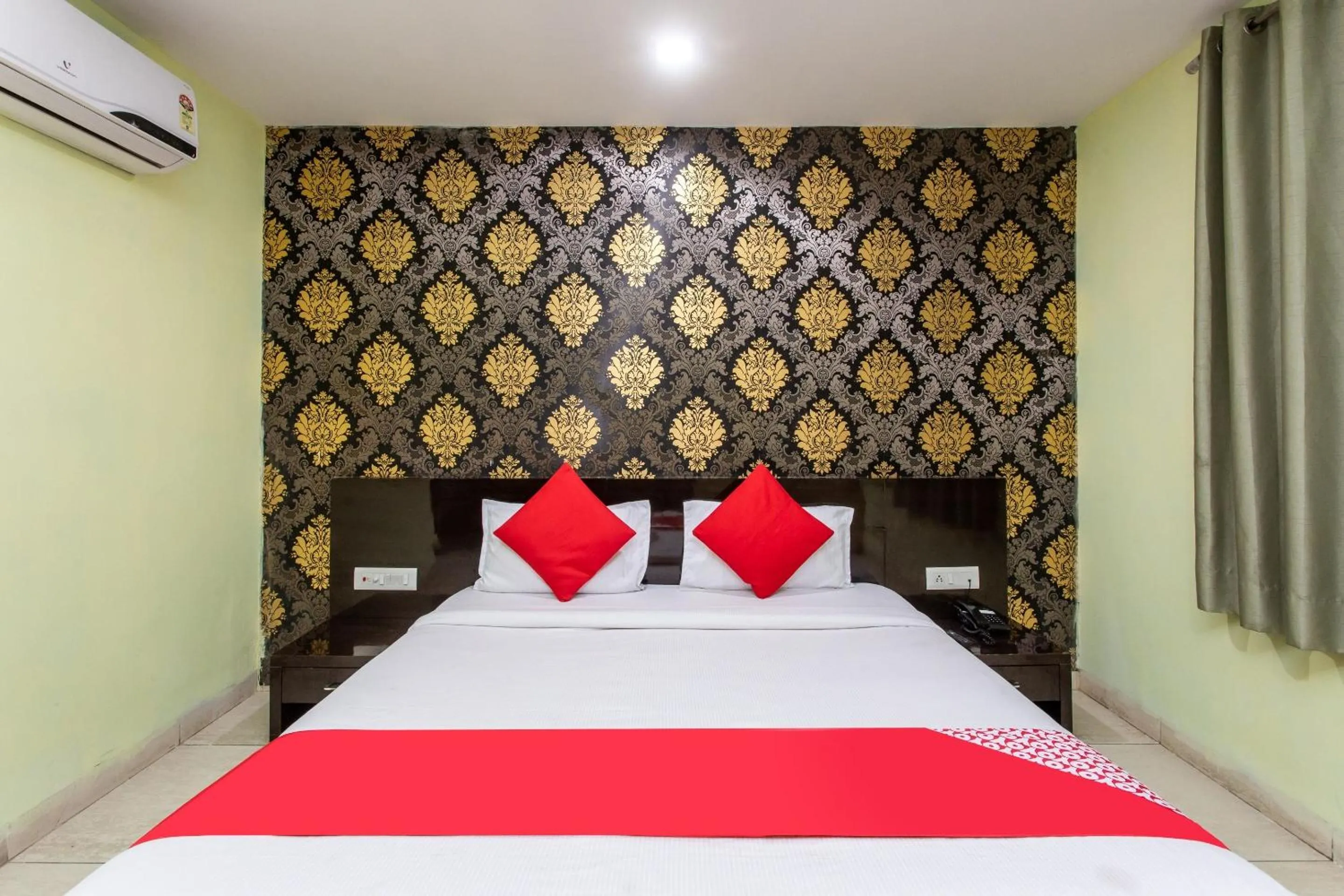 Bedroom, Bed in Capital O Swan Paradise