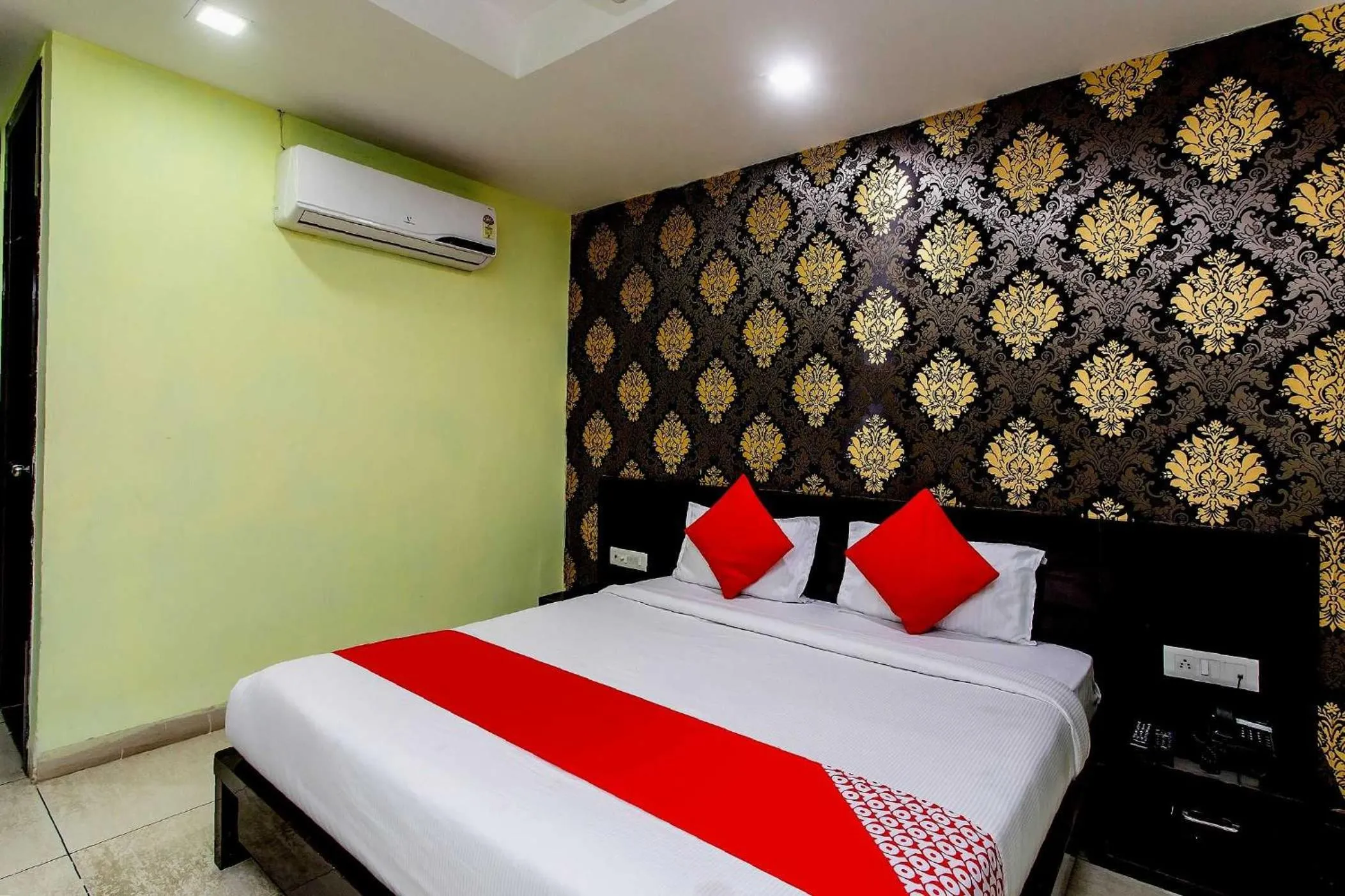 Bedroom, Bed in Capital O Swan Paradise