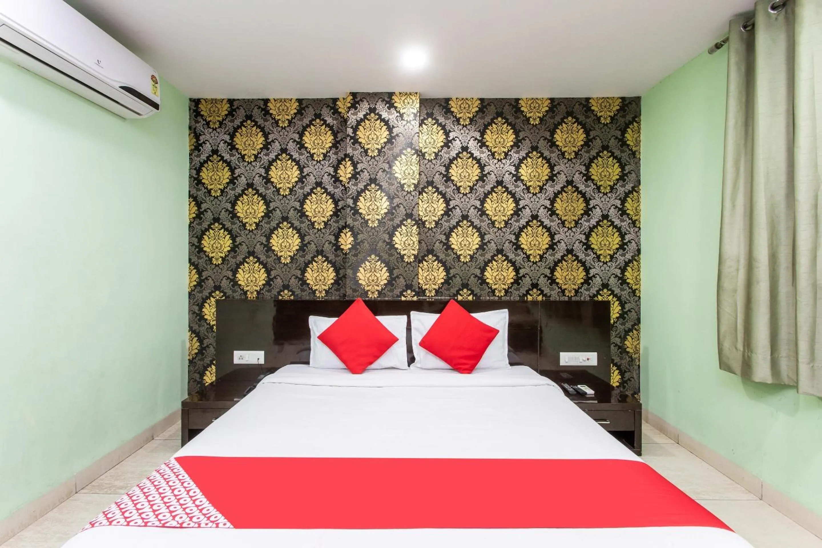 Bedroom, Bed in Capital O Swan Paradise