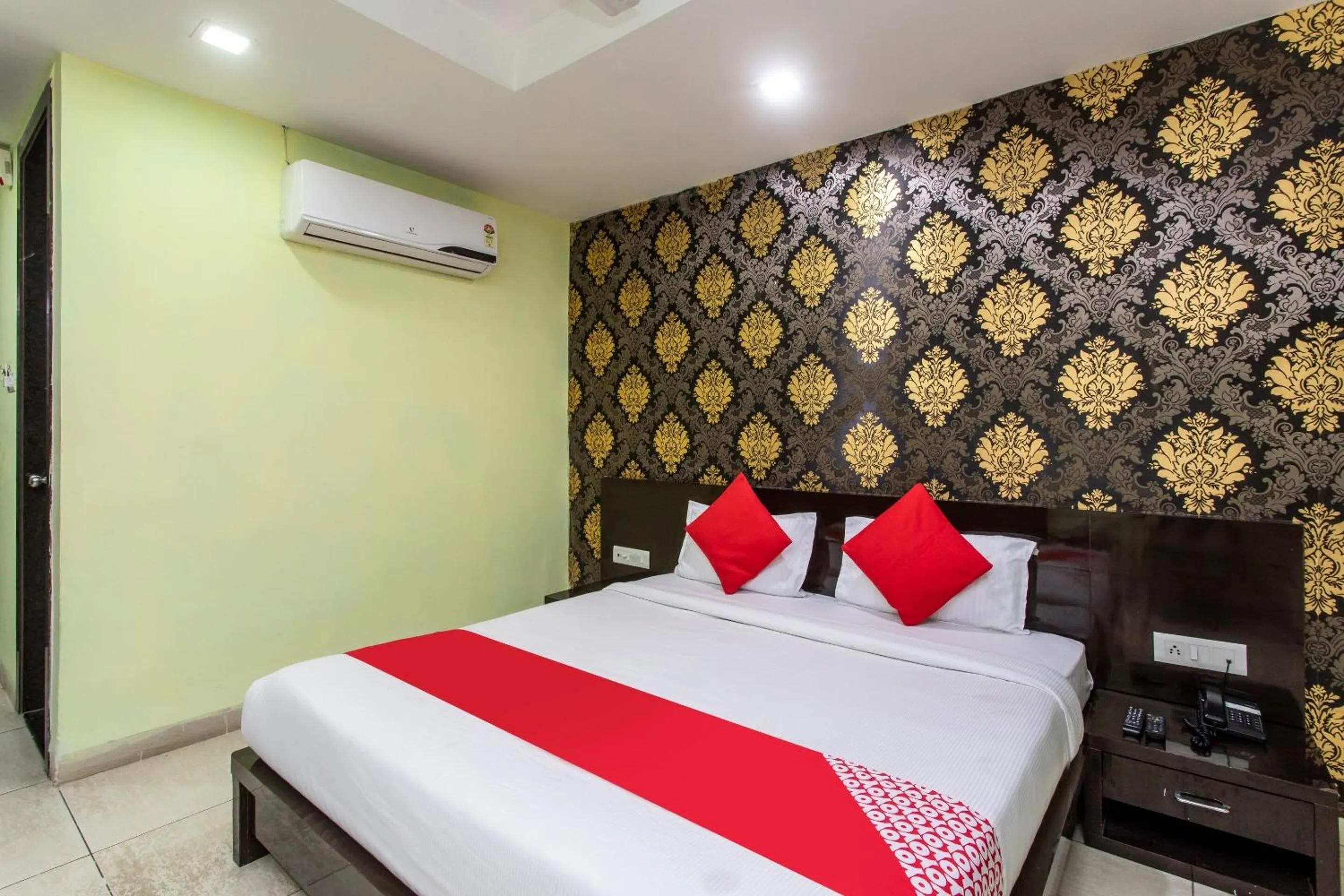 Bedroom, Bed in Capital O Swan Paradise