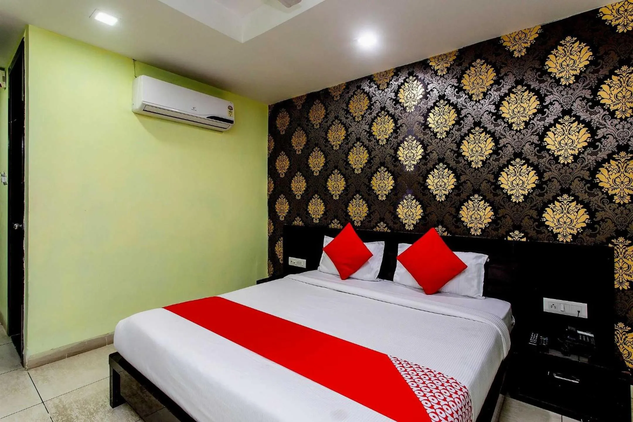 Bedroom, Bed in Capital O Swan Paradise