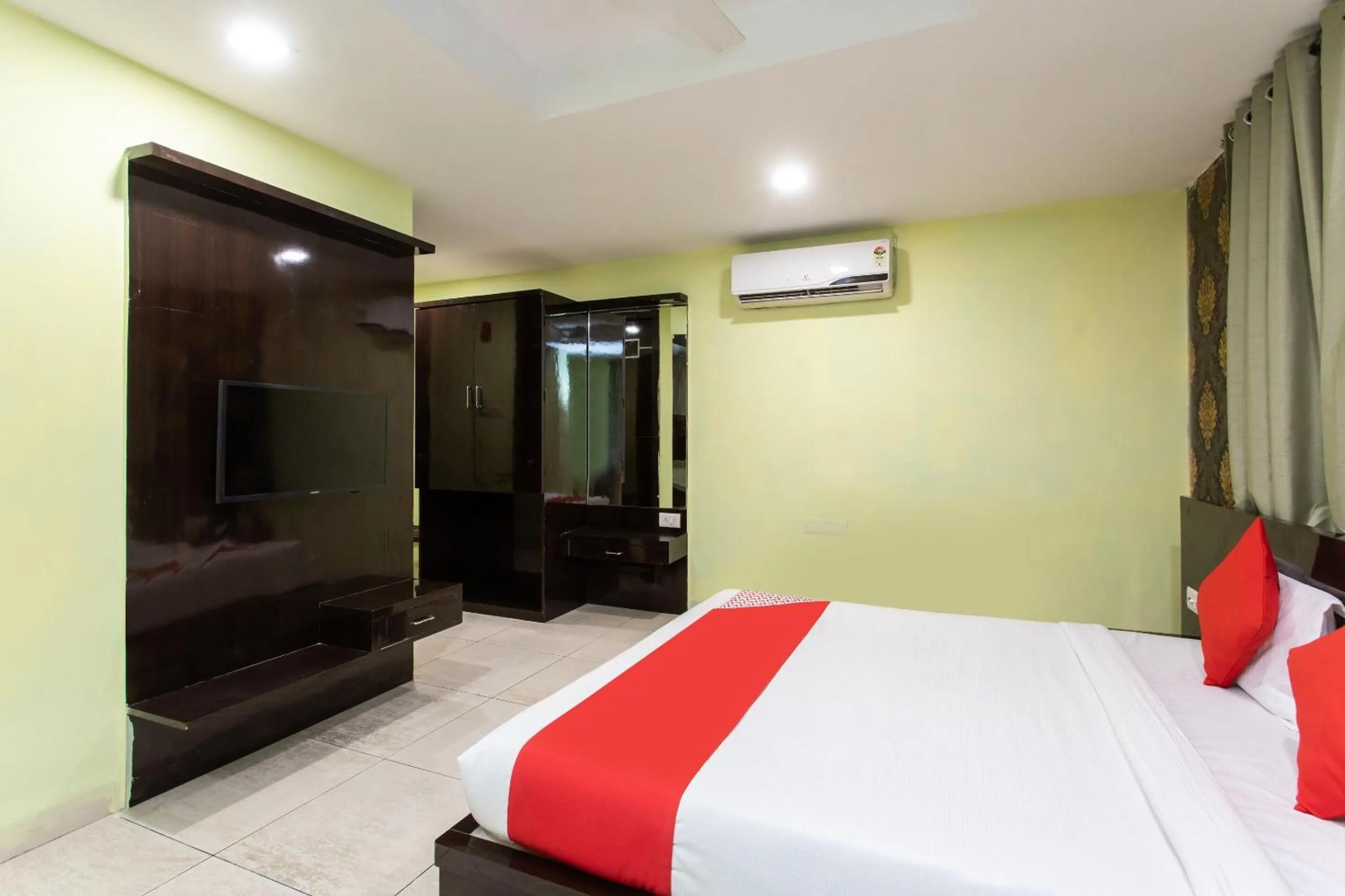 Bedroom, Bed in Capital O Swan Paradise