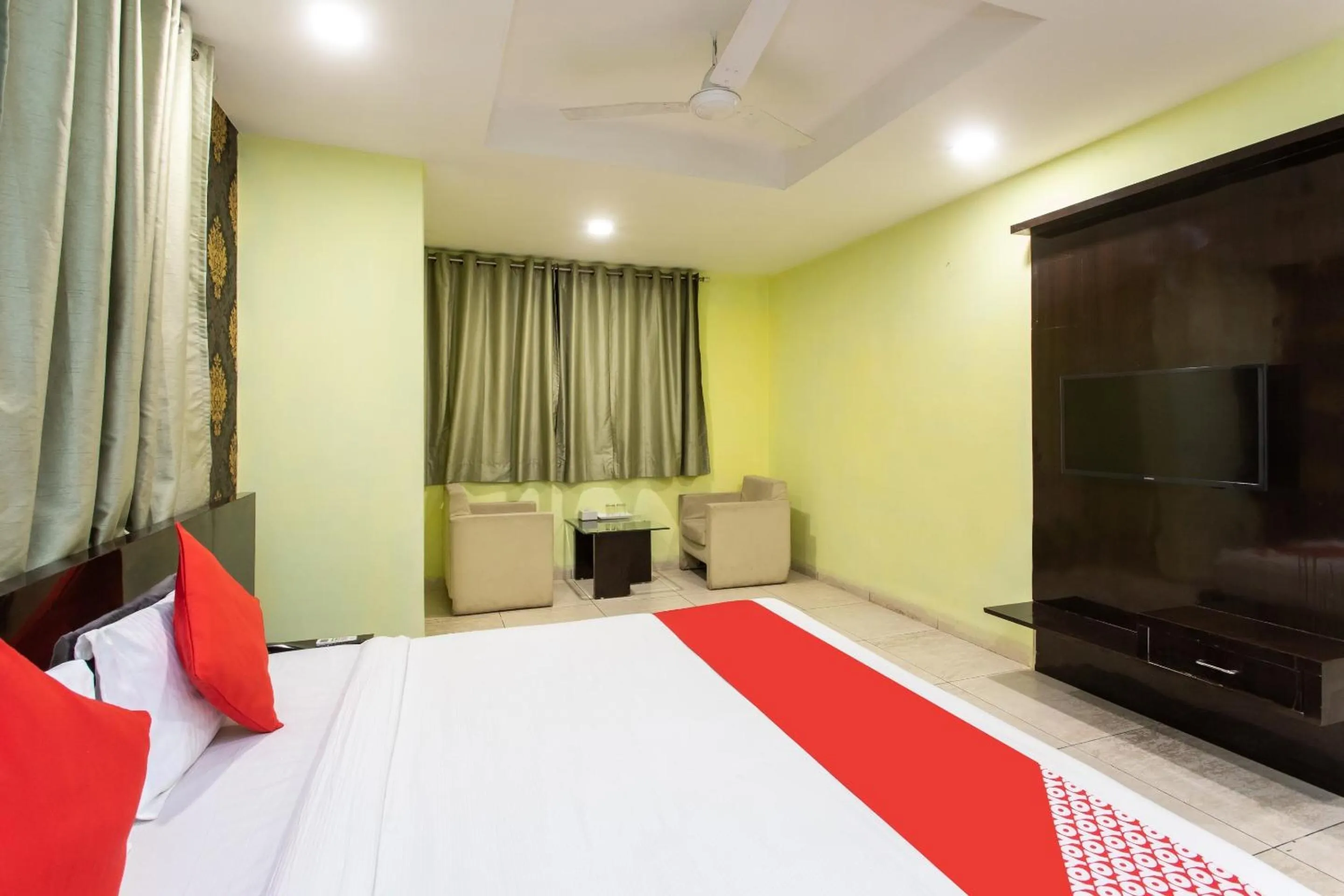 Bedroom, Bed in Capital O Swan Paradise