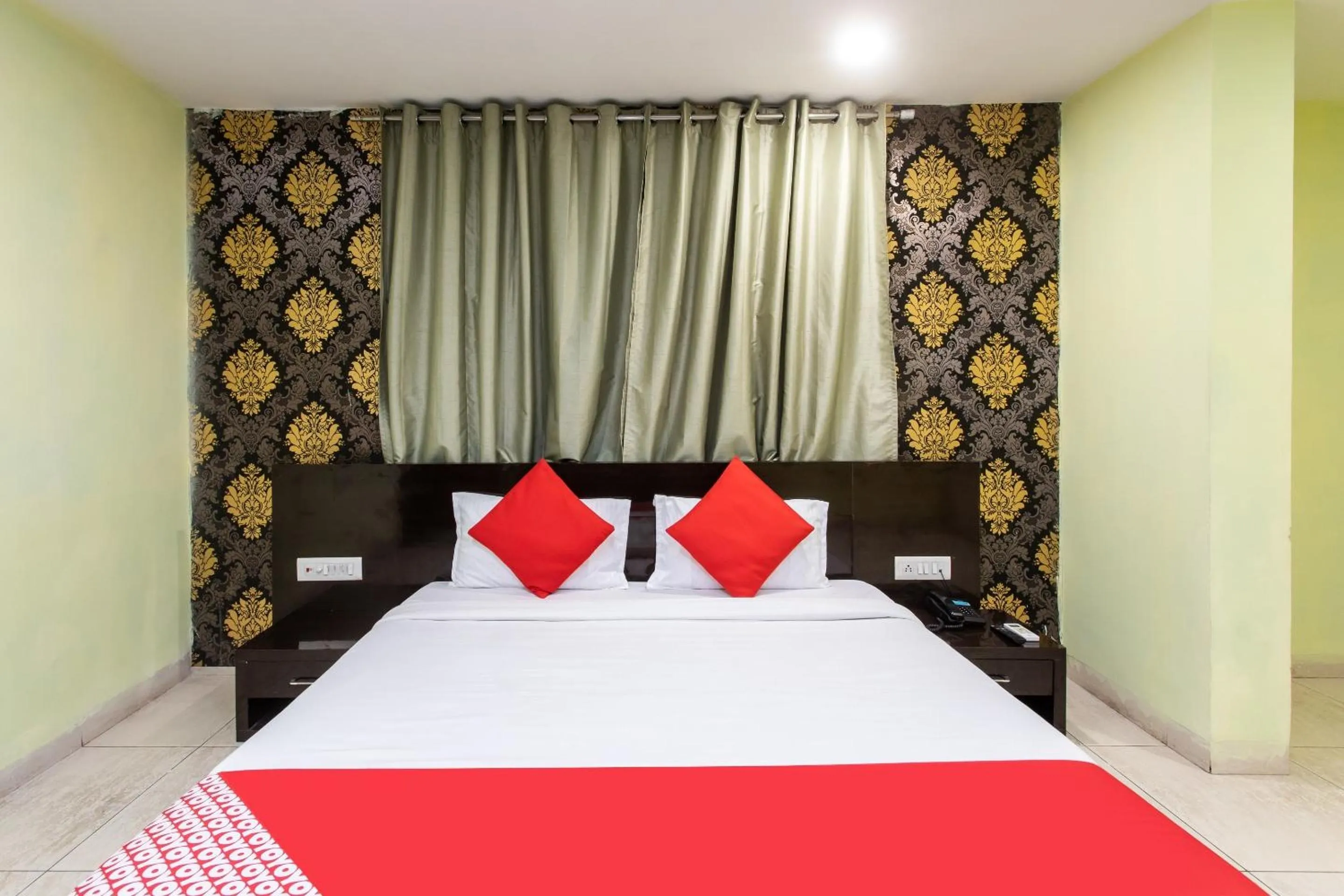 Bedroom, Bed in Capital O Swan Paradise