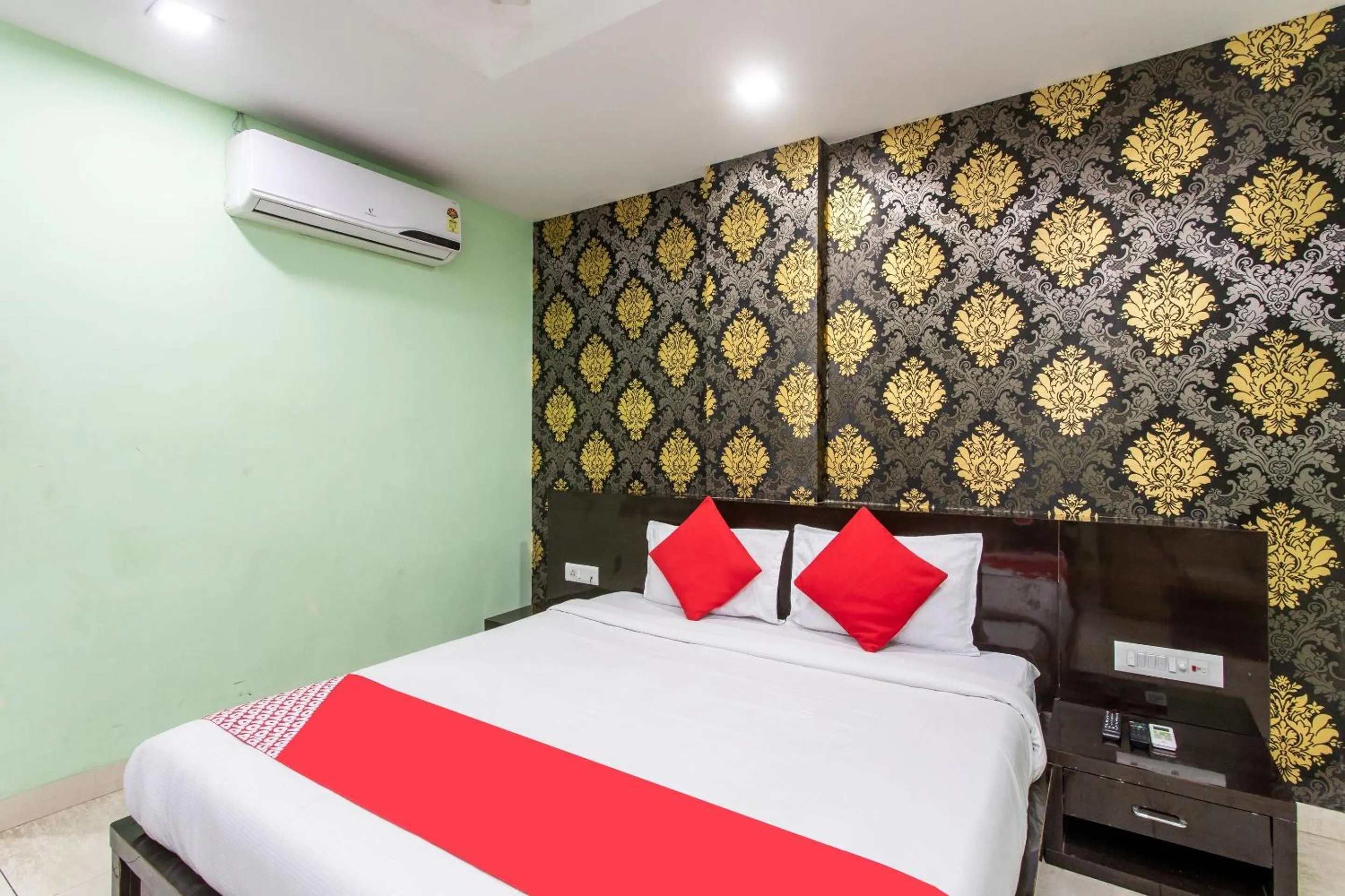 Bedroom, Bed in Capital O Swan Paradise