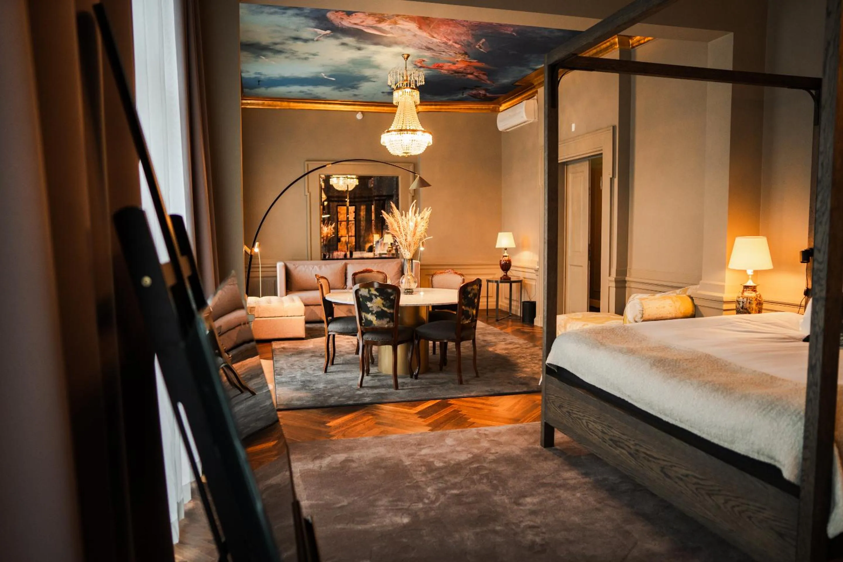 Photo of the whole room, Bed in Hotel Royal