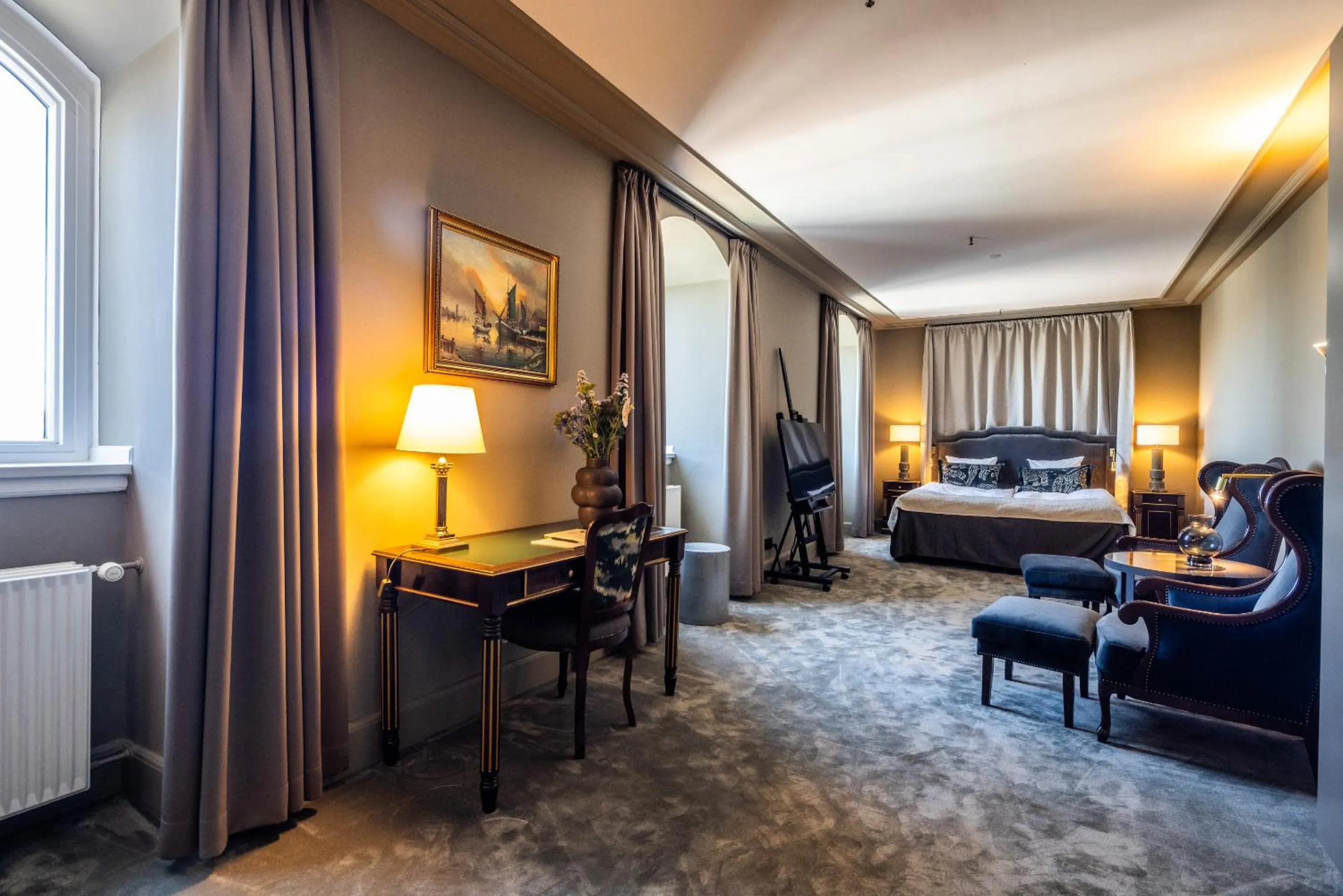 Photo of the whole room, Bed in Hotel Royal