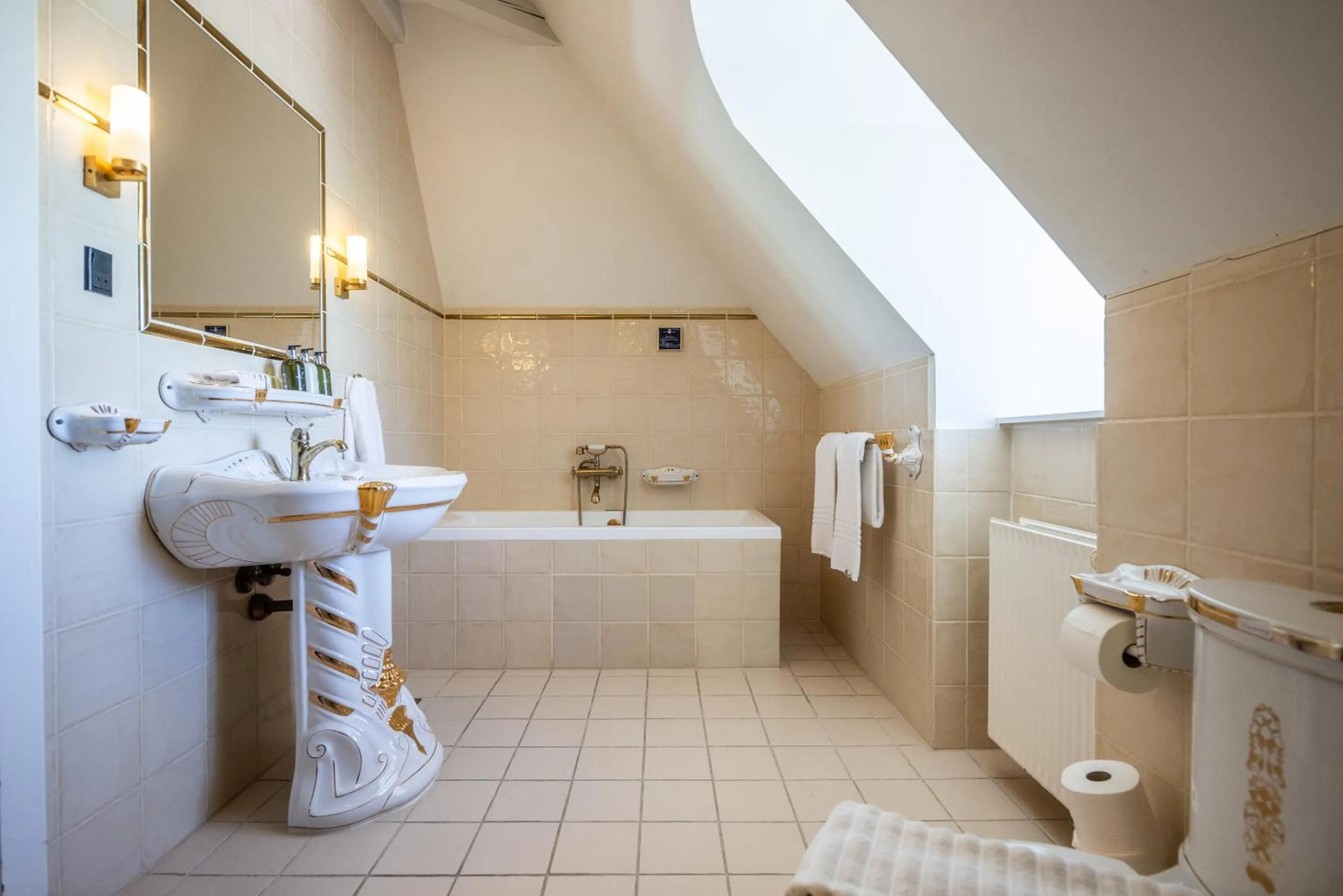 Bathroom in Hotel Royal