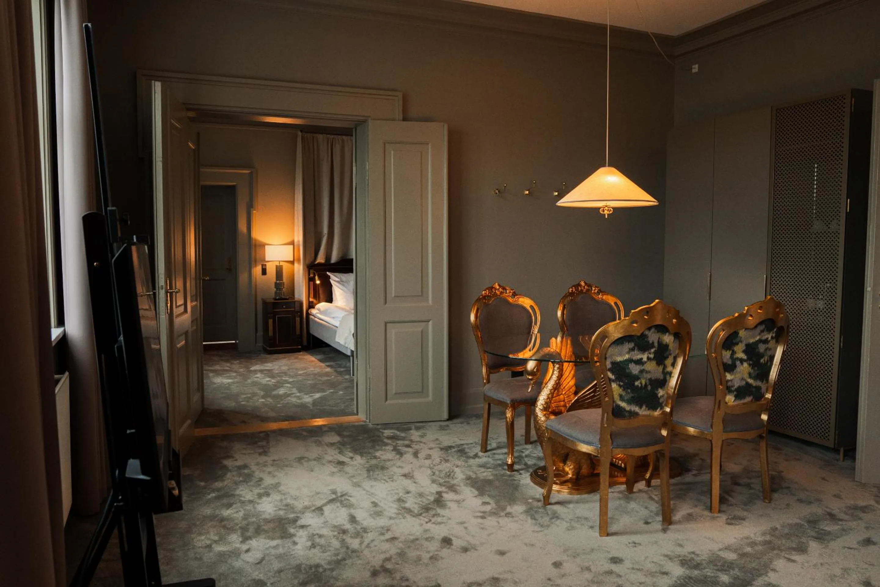 Living room, Bed in Hotel Royal