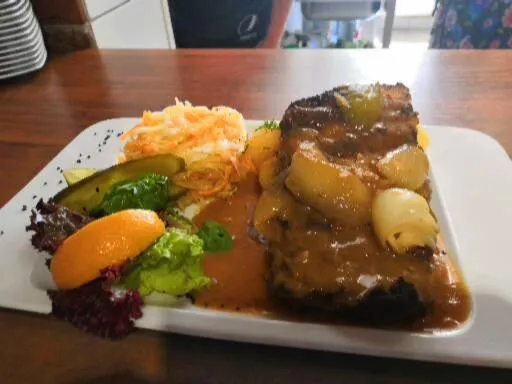 Restaurant/places to eat in Dom Wczasowy Laguna