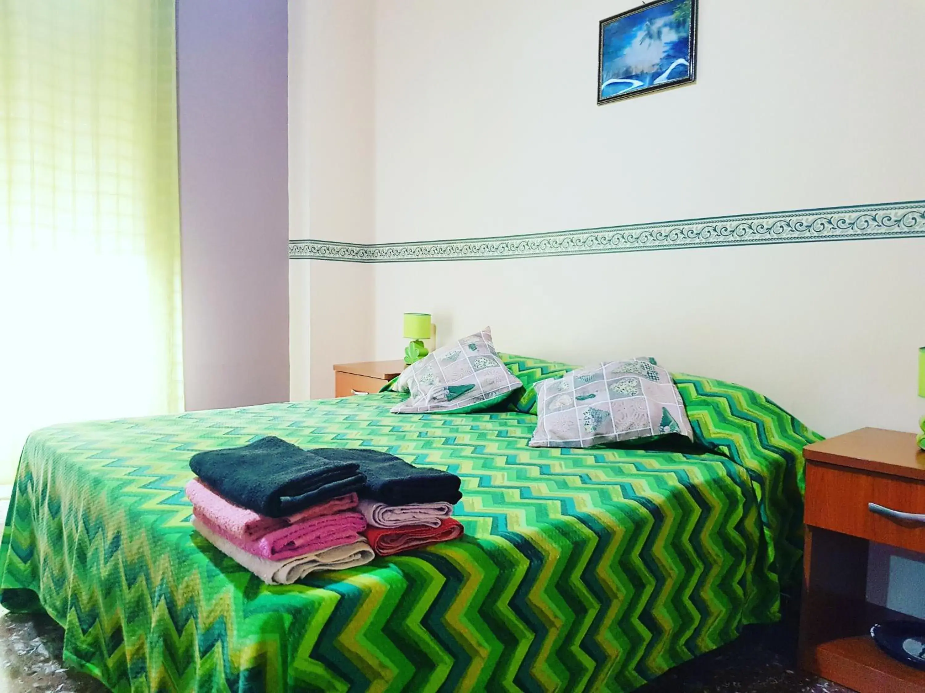 Basic Triple Room - single occupancy in Vista Mare Rooms Basic Triple Room - single occupancy in Vista Mare Rooms