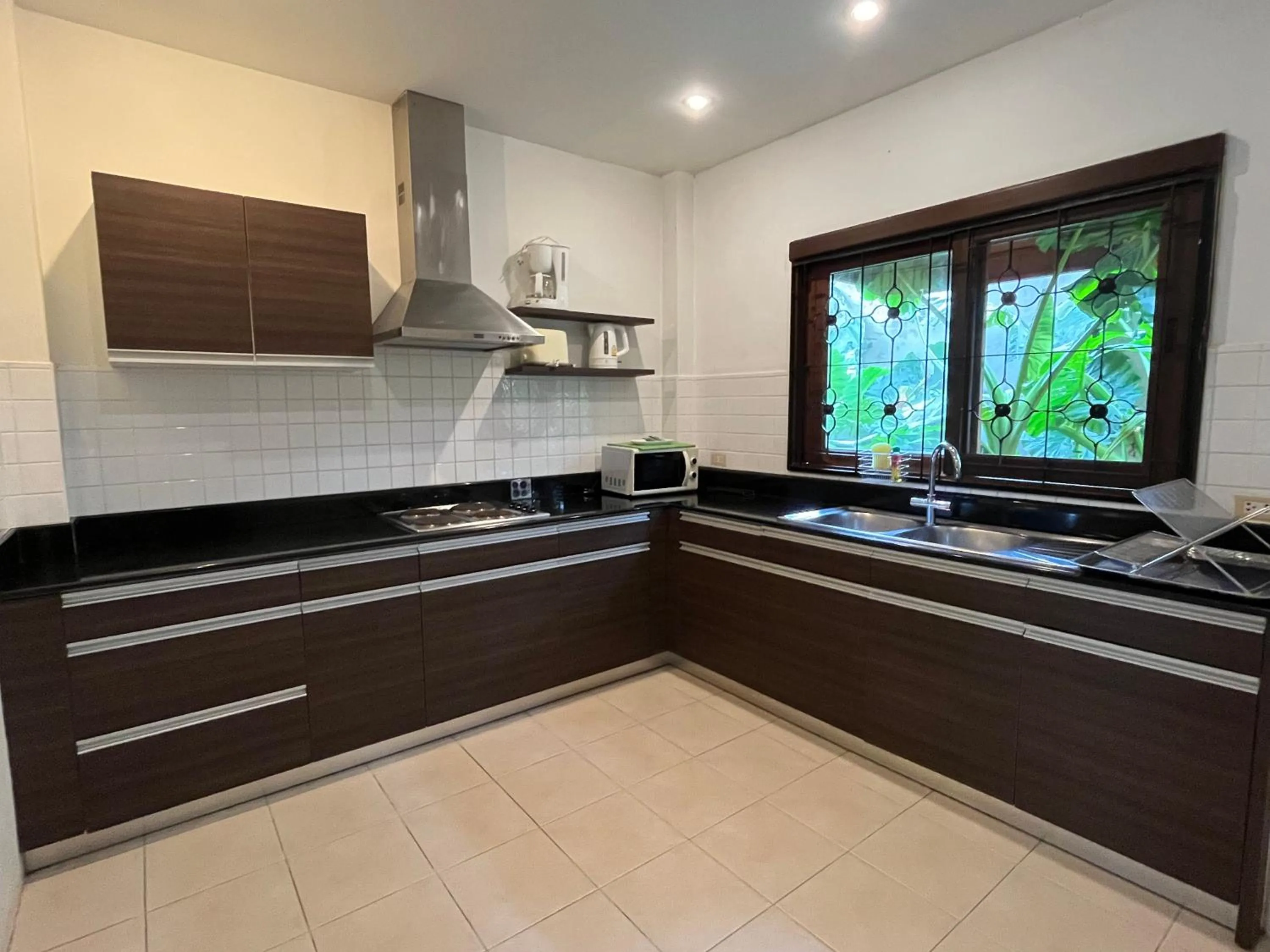 Restaurant/places to eat in Symphony Villa