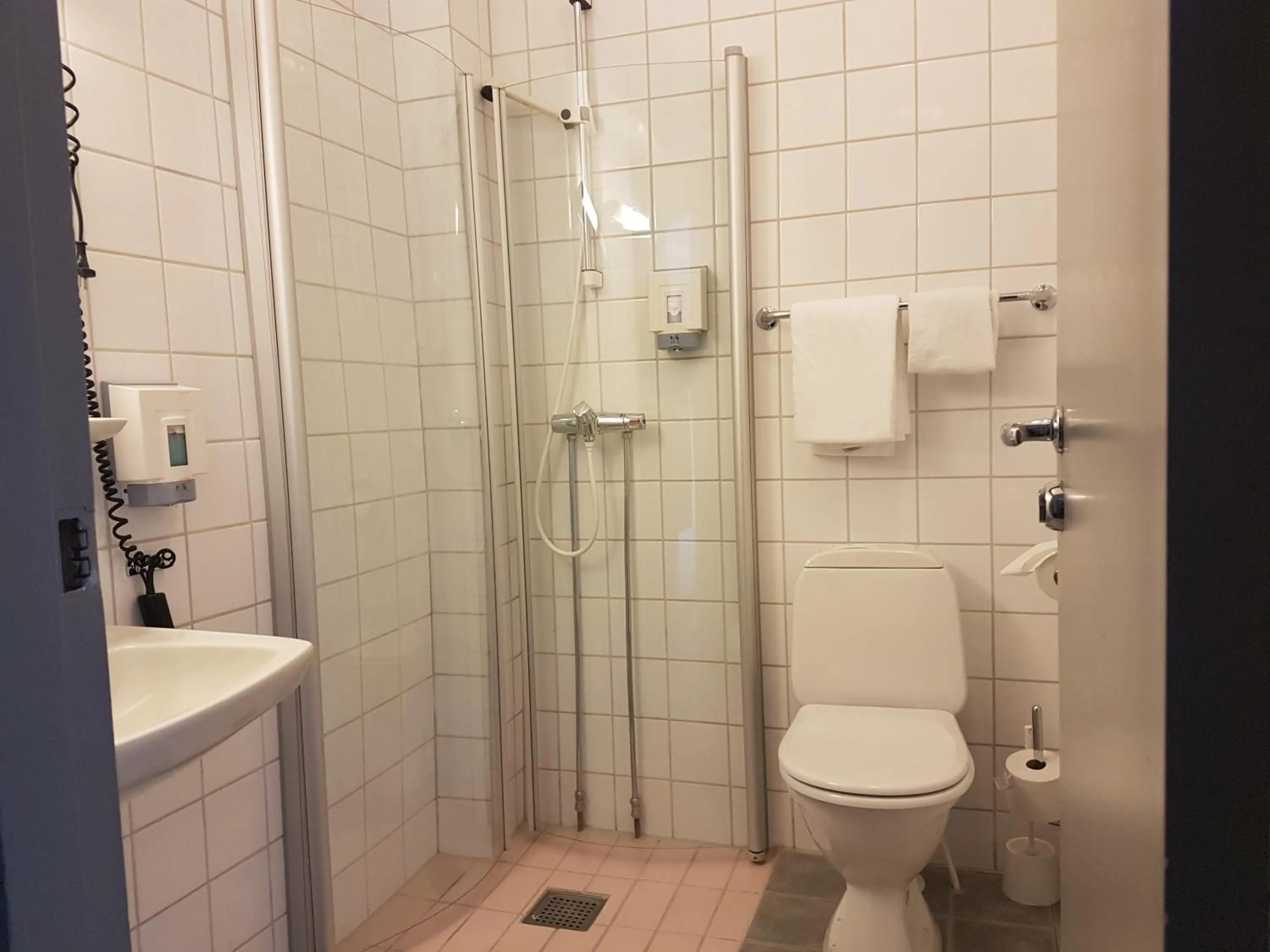 Shower in Hotell Maritim Skjervoy