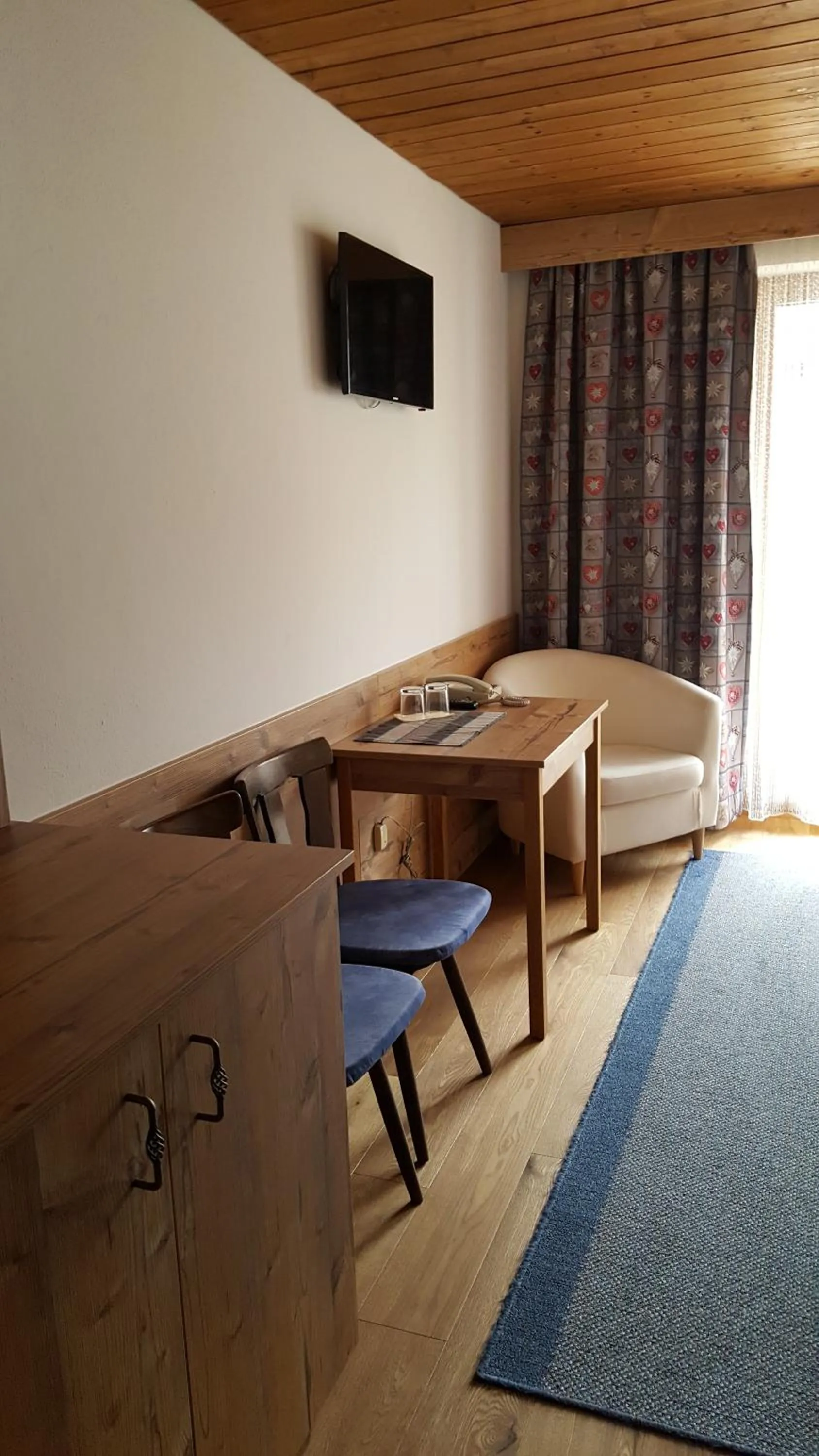 TV and multimedia, Bed in Pension Singer