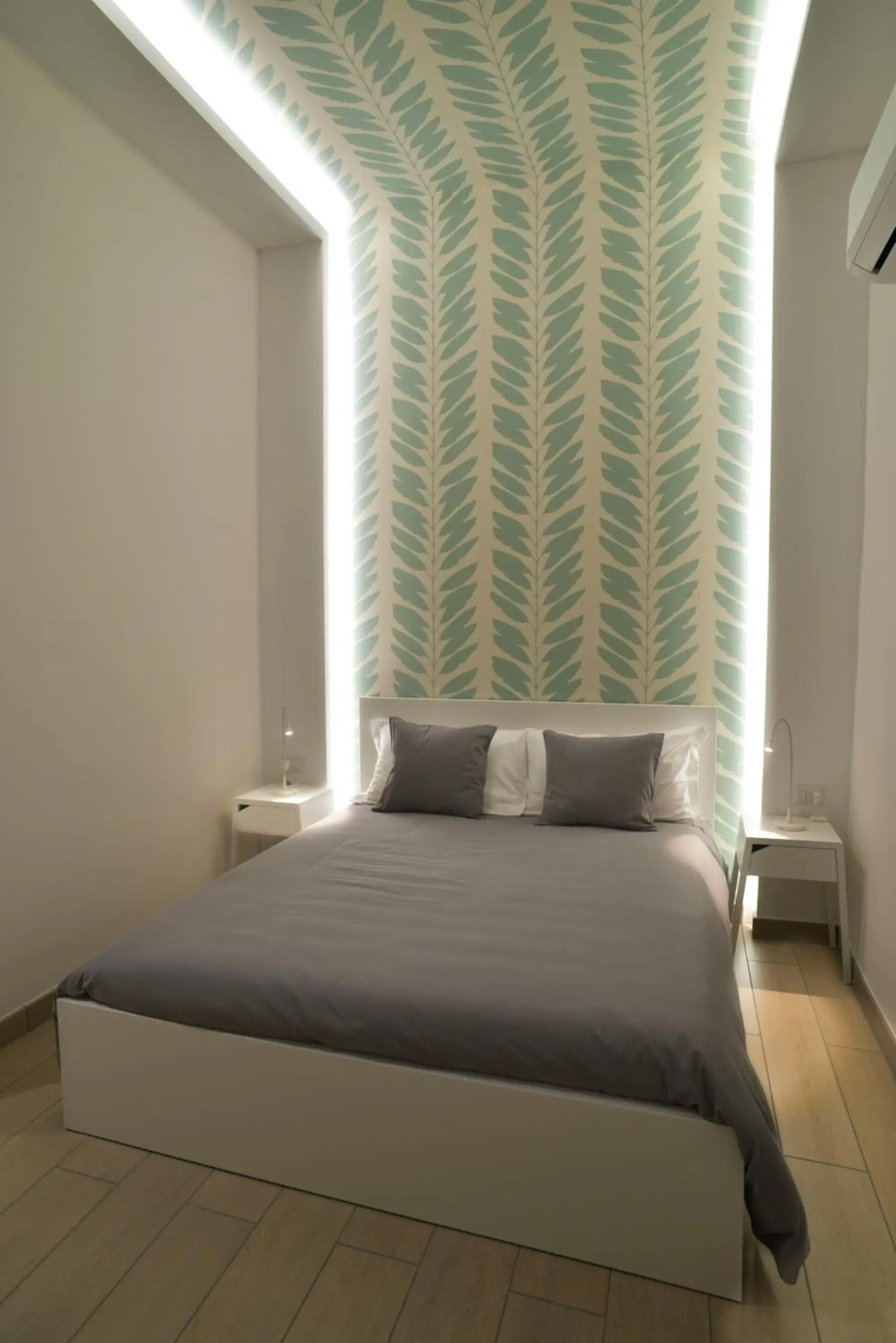 Deluxe Double Room with Extra Bed in B&B EMME21 Deluxe Double Room with Extra Bed in B&B EMME21