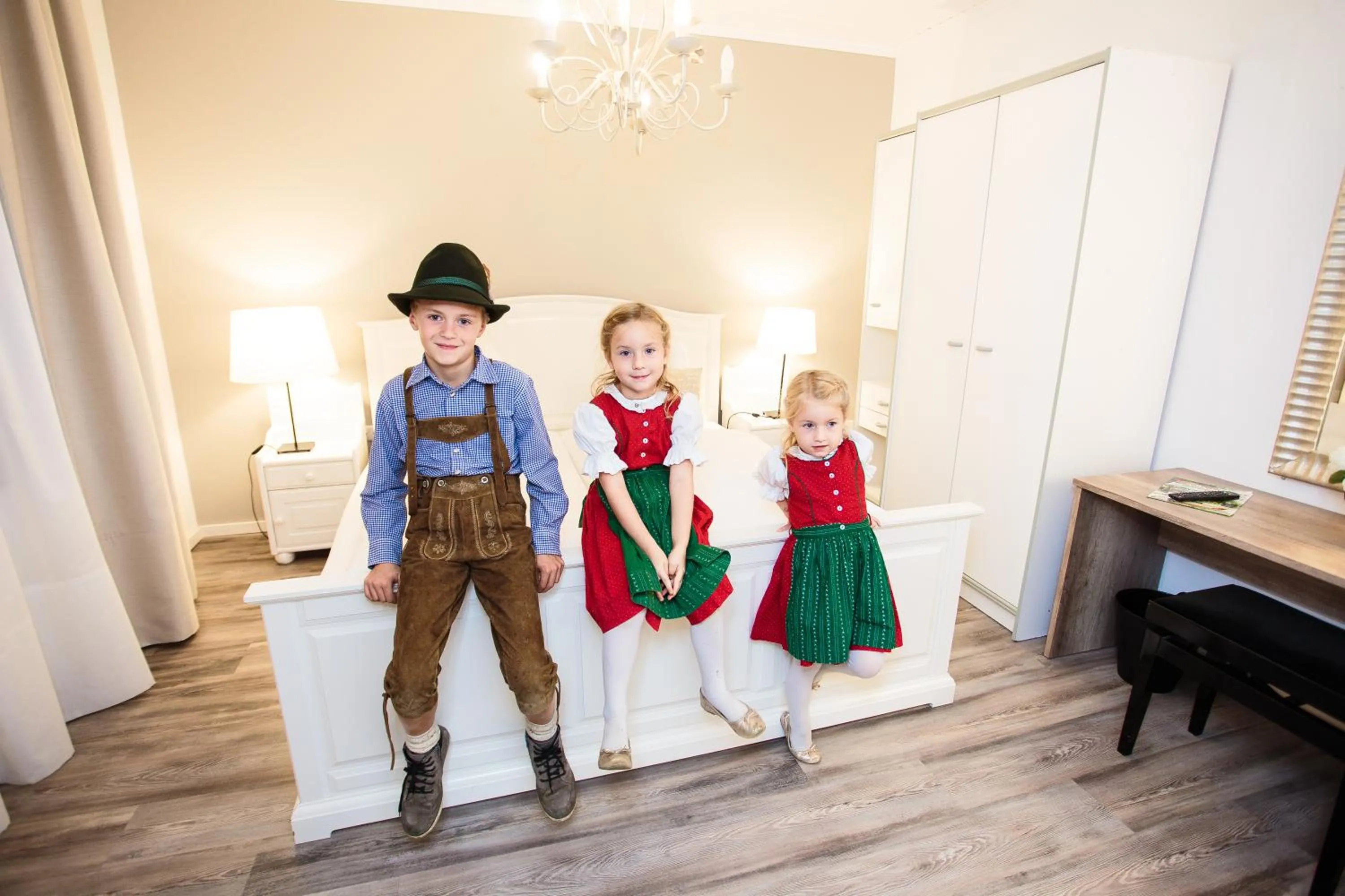 children in Märchenwald Steiermark Gasthof Sonnenhof