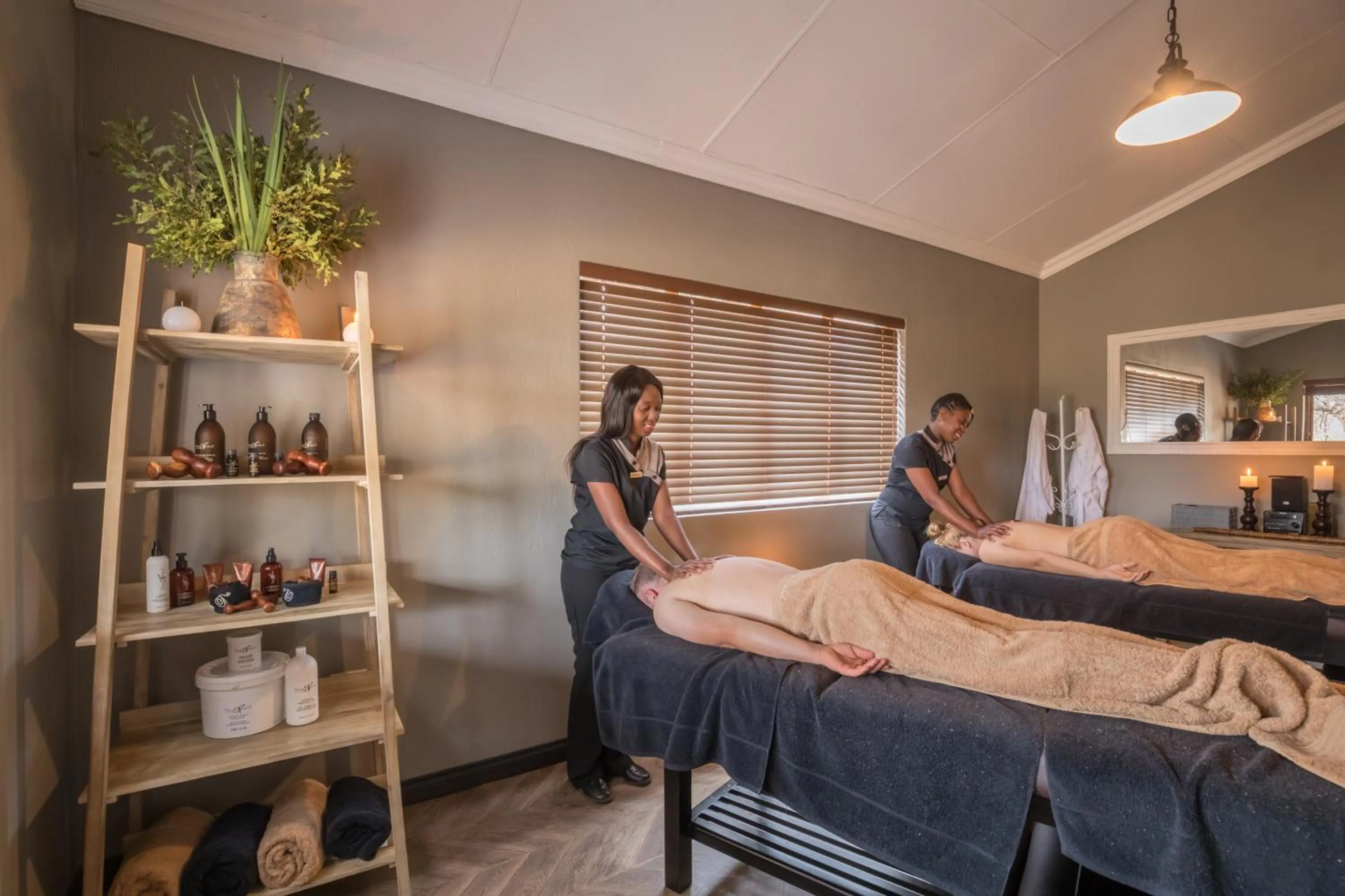 Communal lounge/ TV room in Karongwe - Becks Safari Lodge