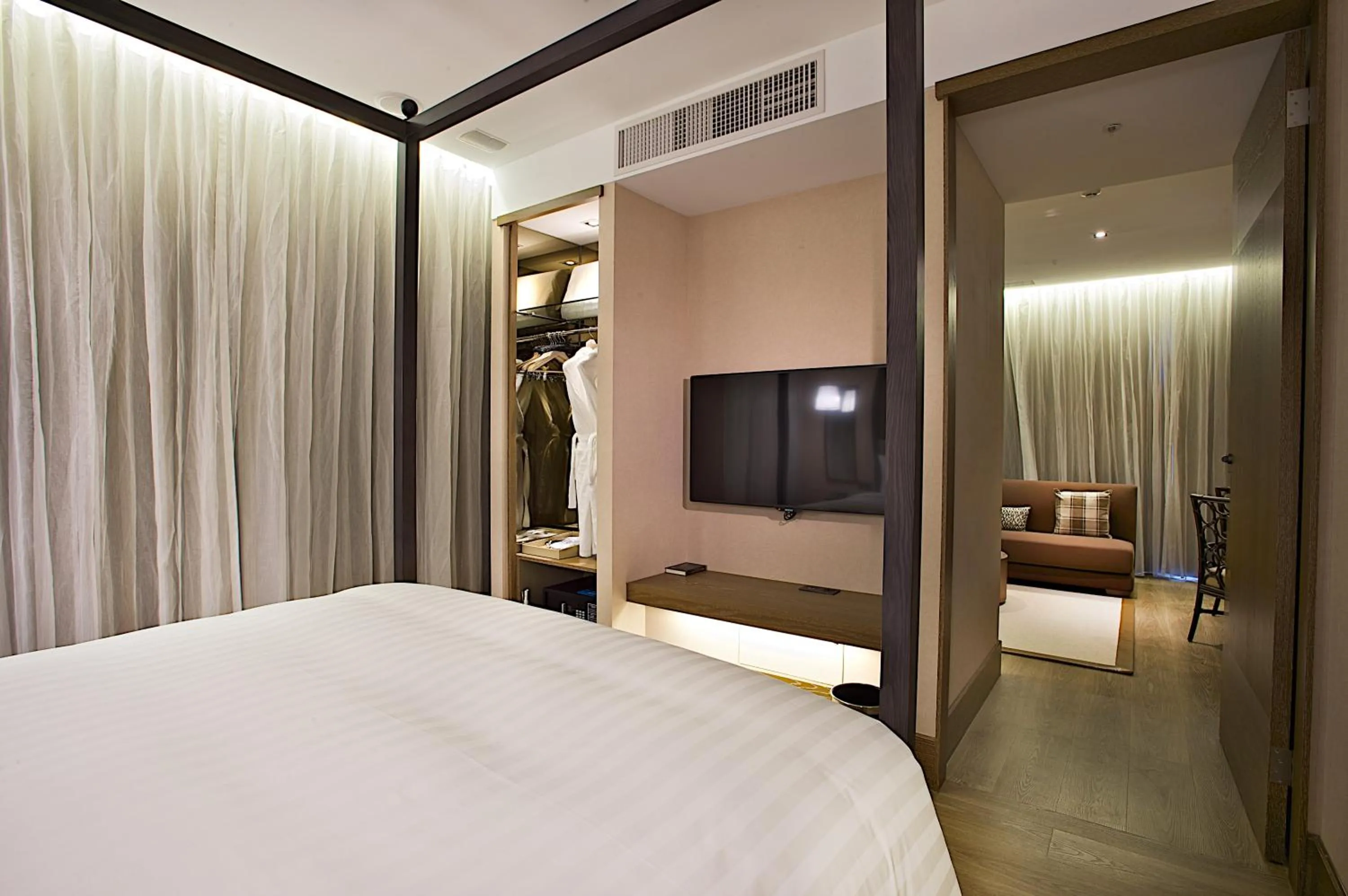 bunk bed, Bed in The Gaya Hotel