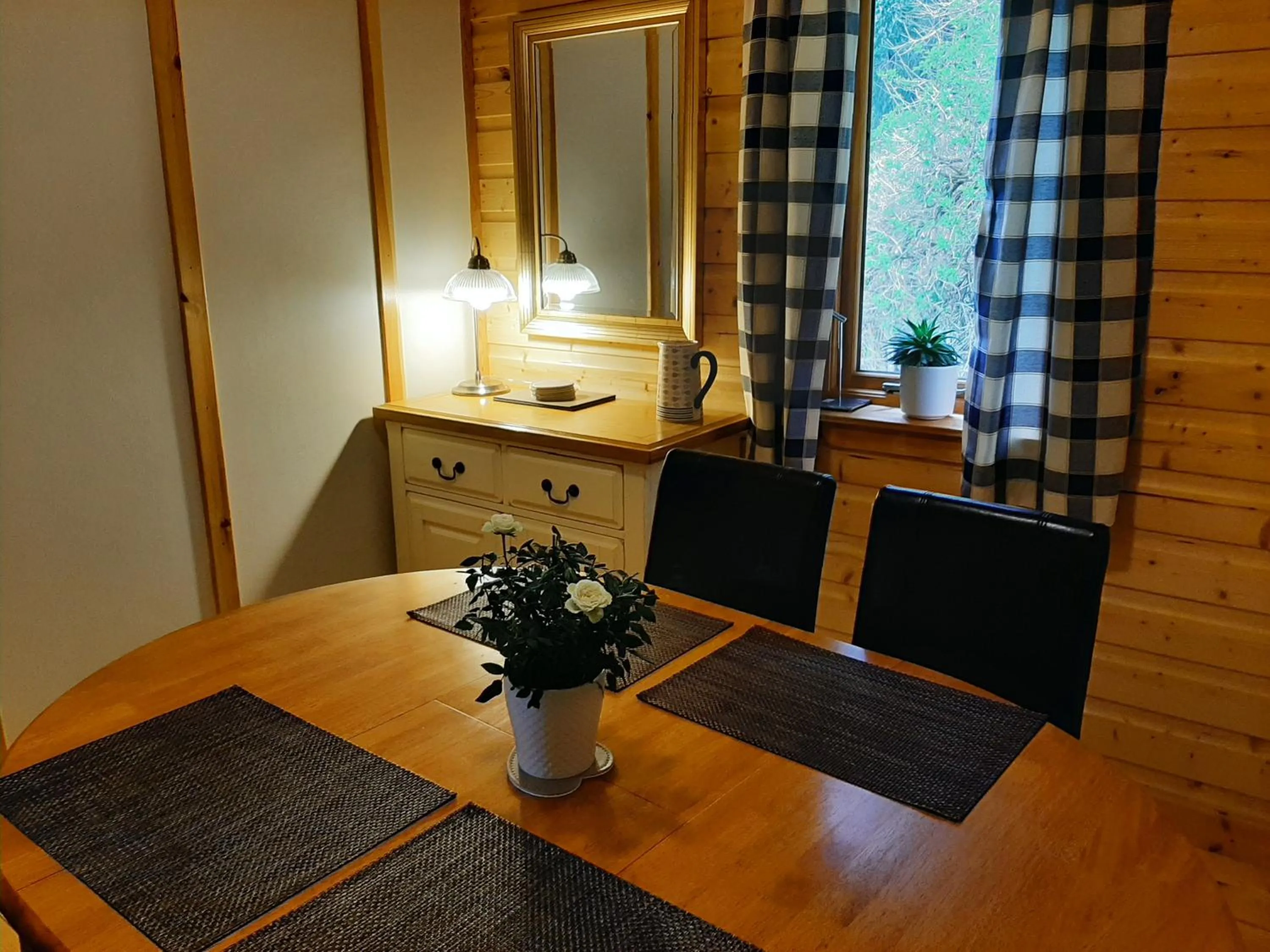 Dining area in Tayview Lodges