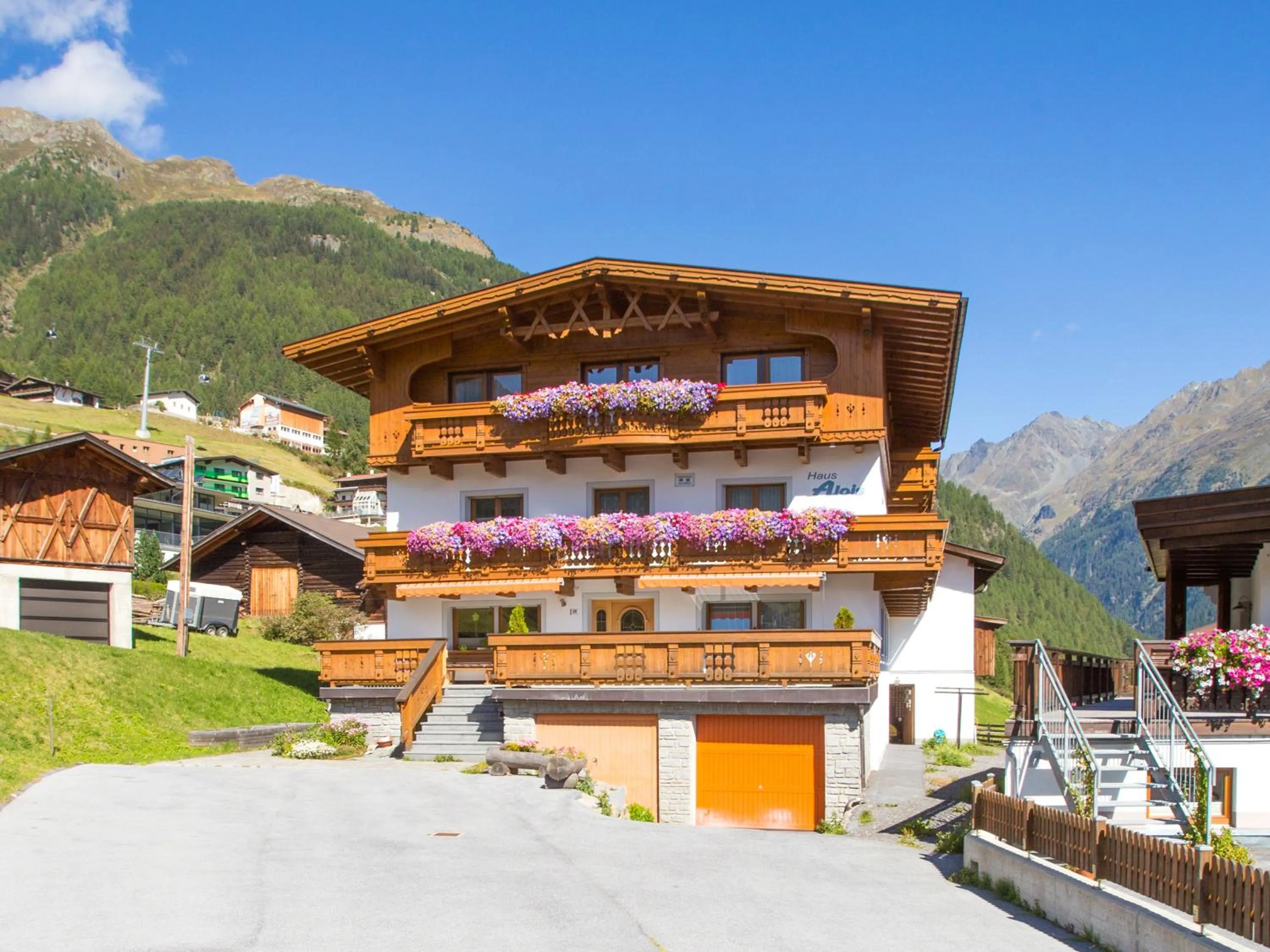 Facade/entrance in Haus Alois