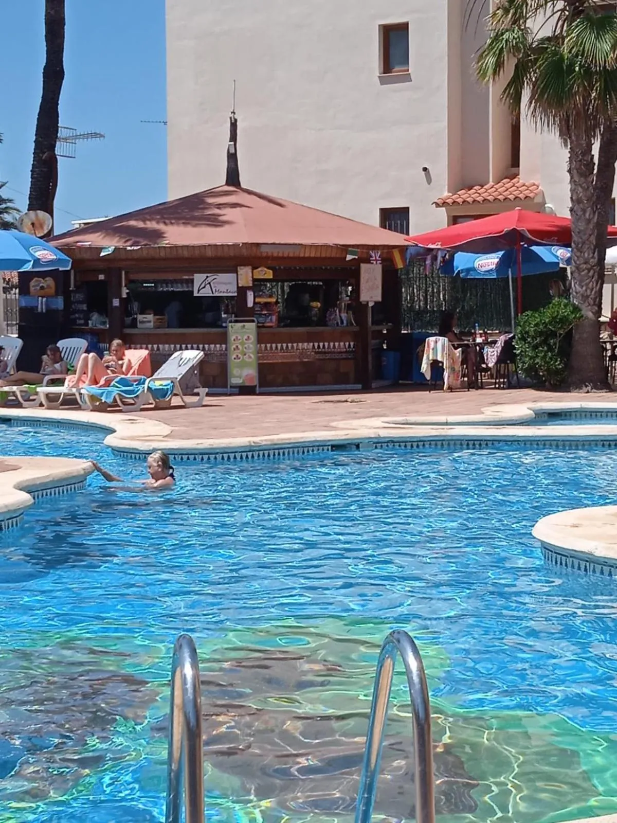 Swimming pool in Apartamento Orange