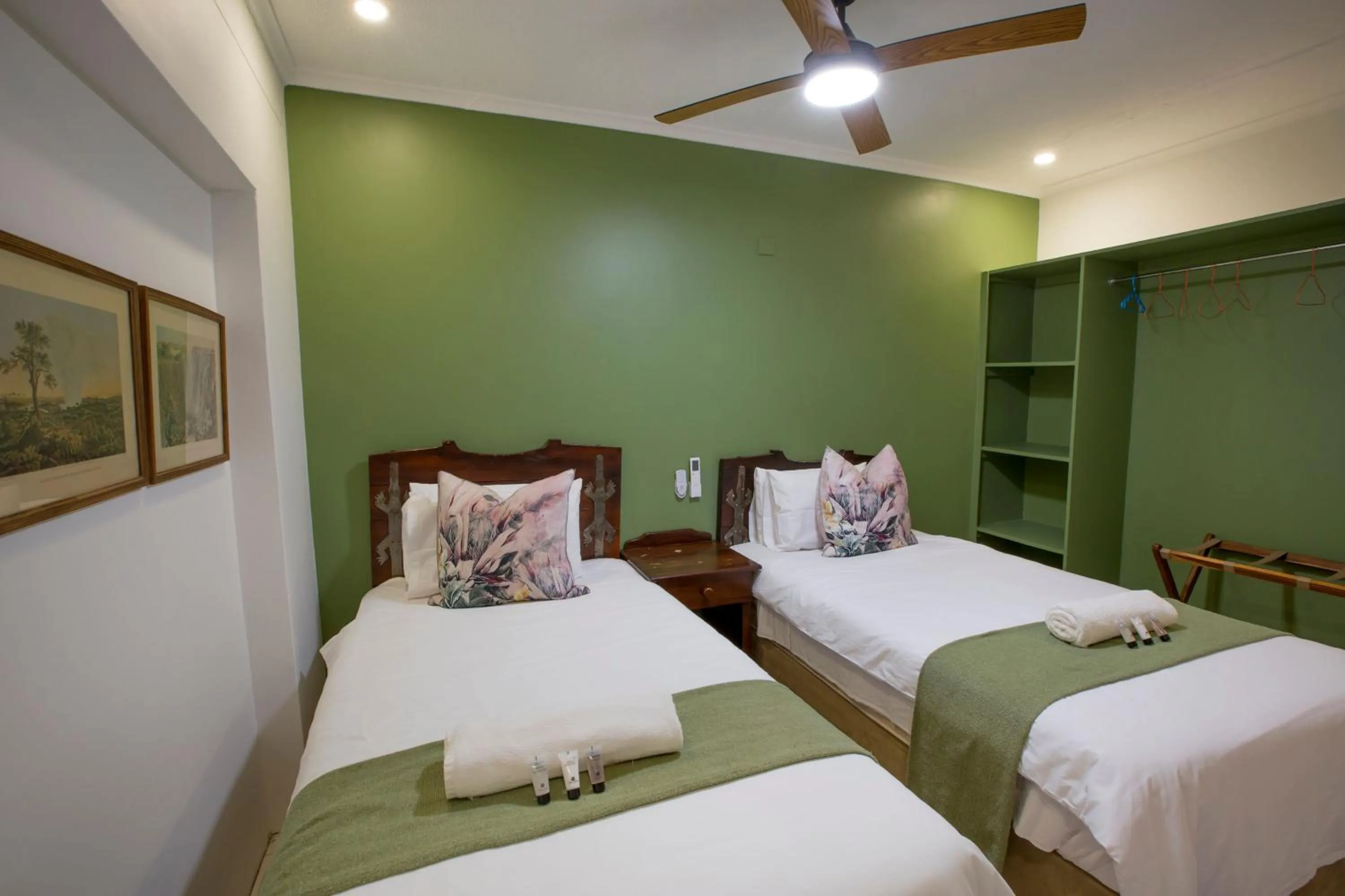 Bedroom, Bed in Livingstone Lodge