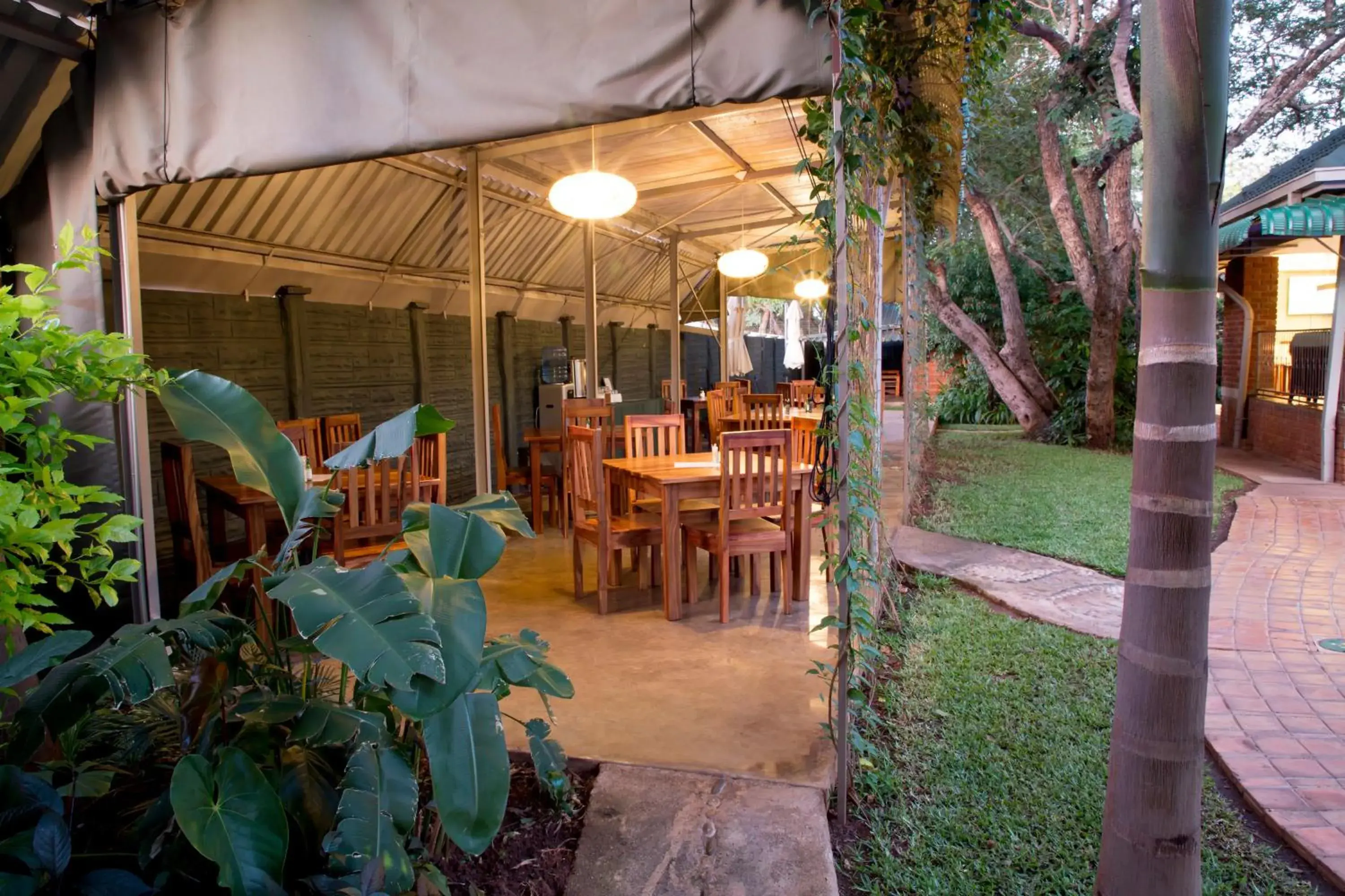 Restaurant/places to eat in Livingstone Lodge Restaurant/places to eat in Livingstone Lodge