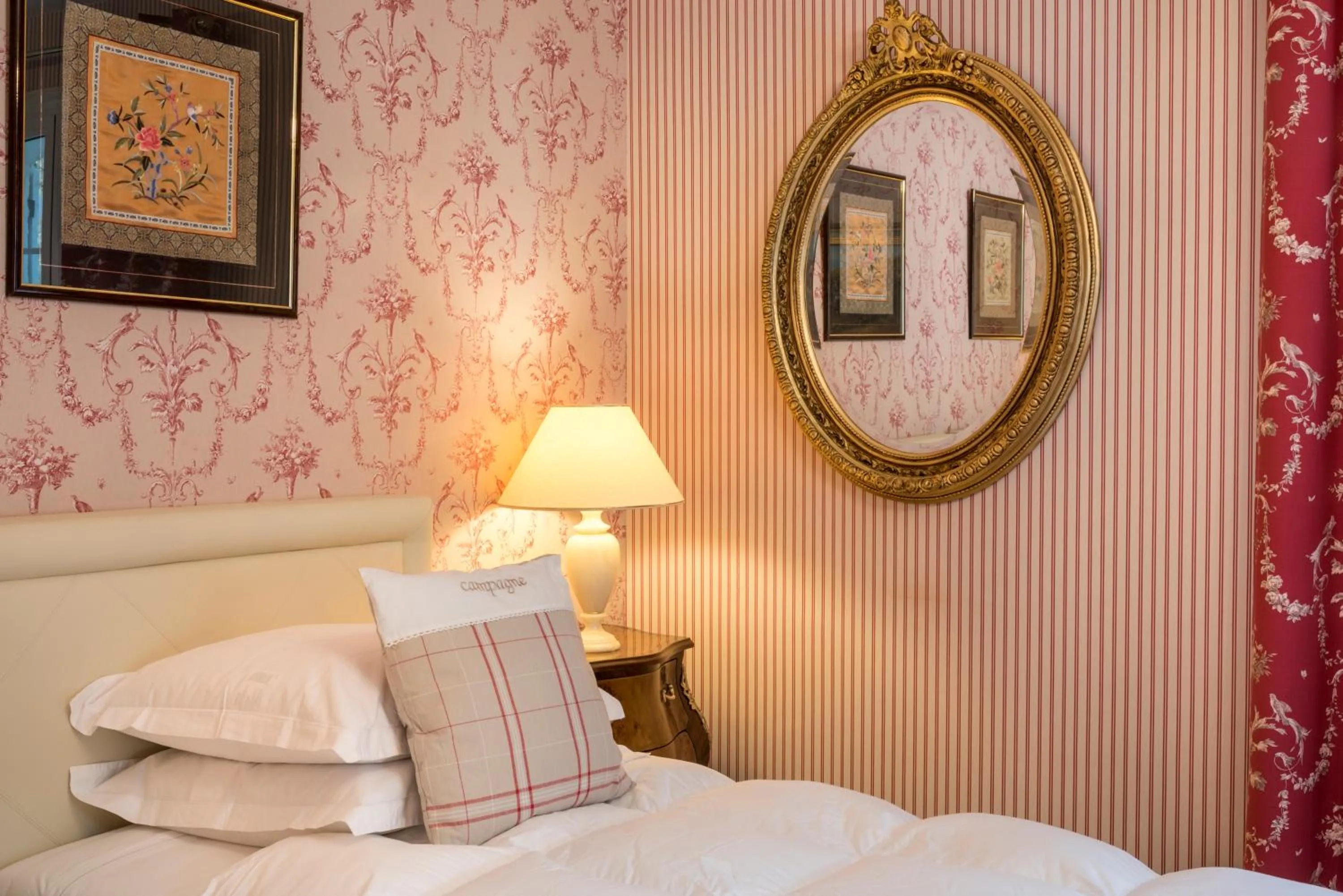 Decorative detail, Bed in Domaine du Bois des Anges