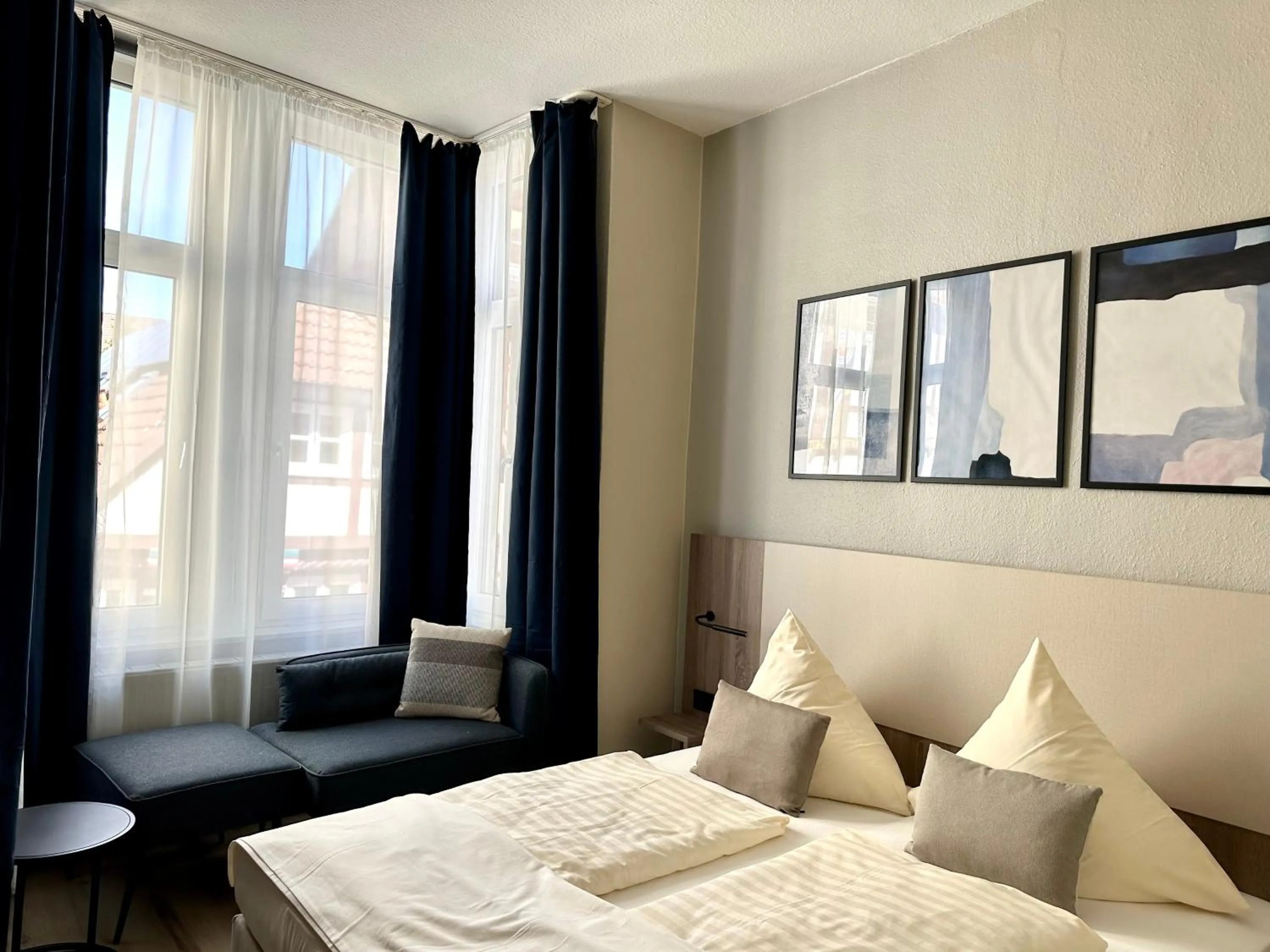 Photo of the whole room, Bed in City Hotel Hameln