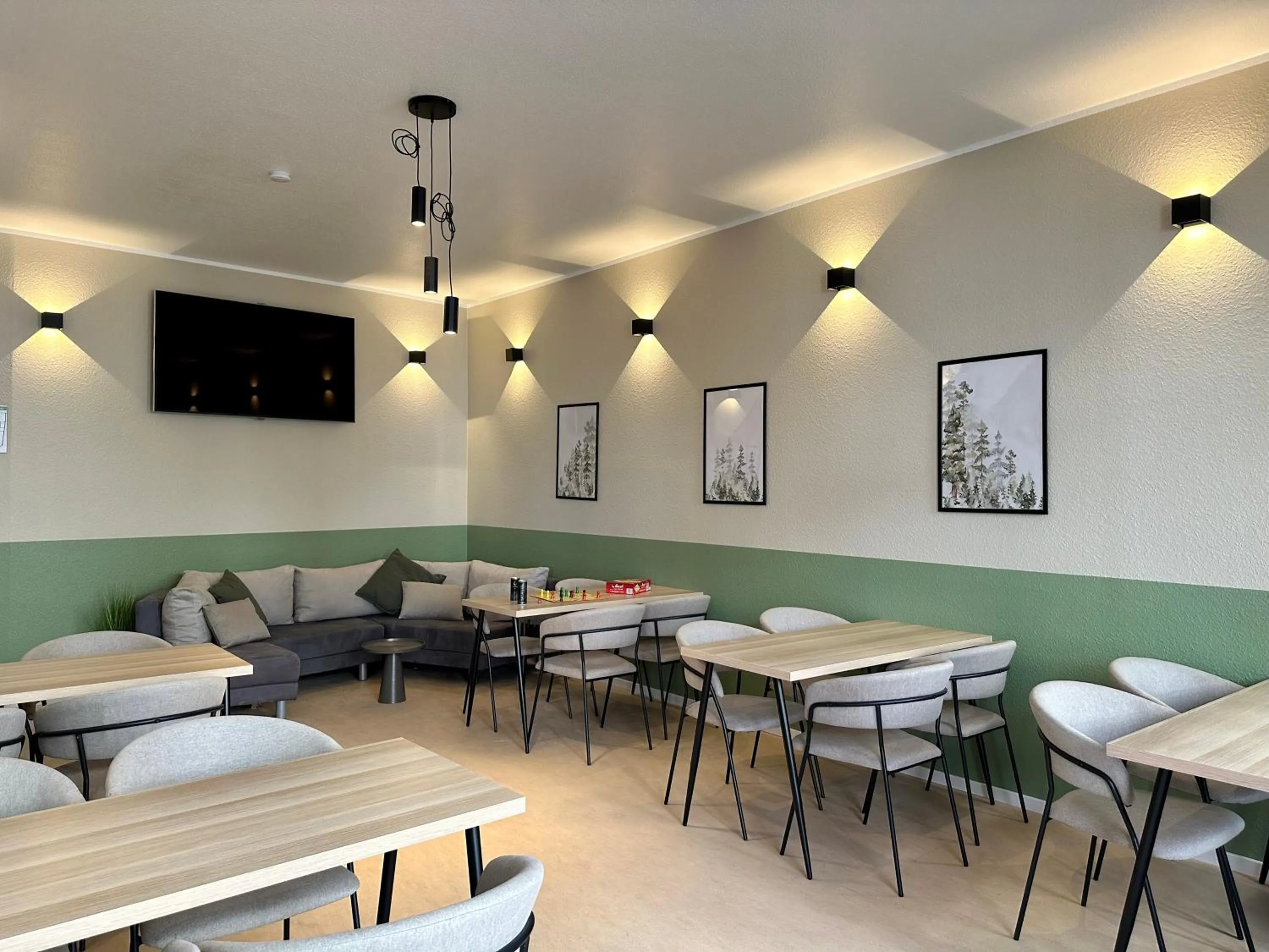 Communal lounge/ TV room in City Hotel Hameln