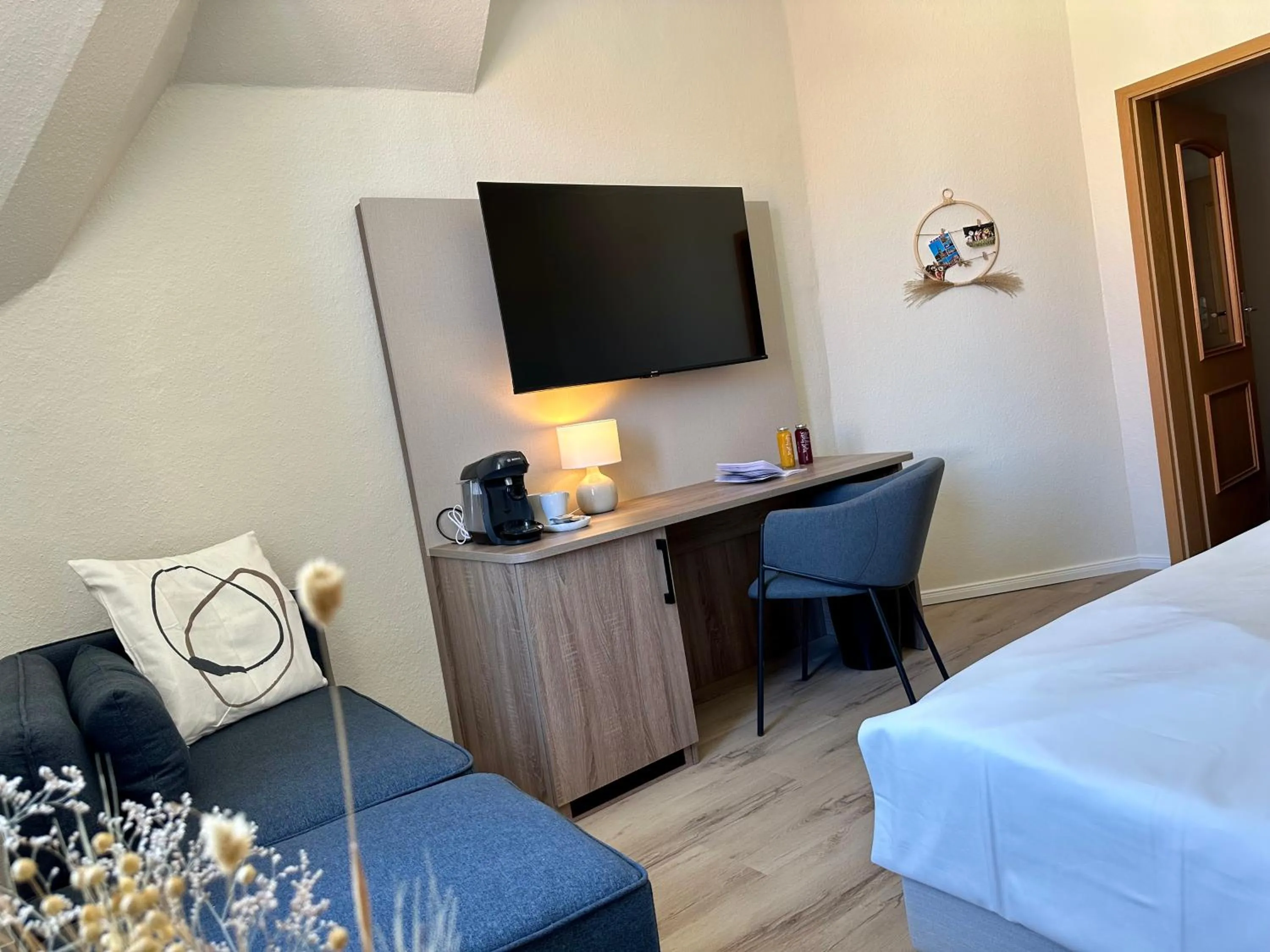 Living room, Bed in City Hotel Hameln