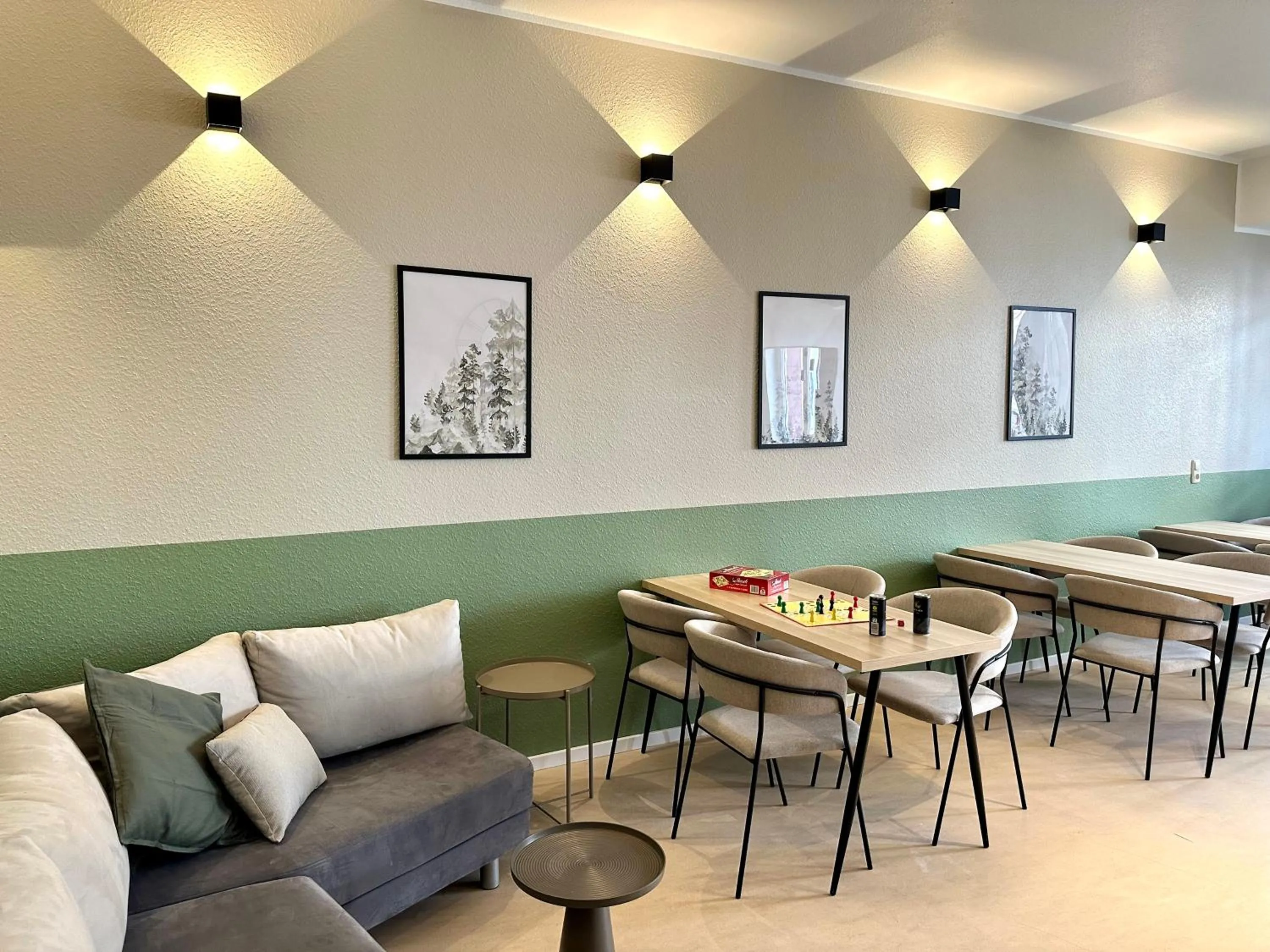 Communal lounge/ TV room in City Hotel Hameln