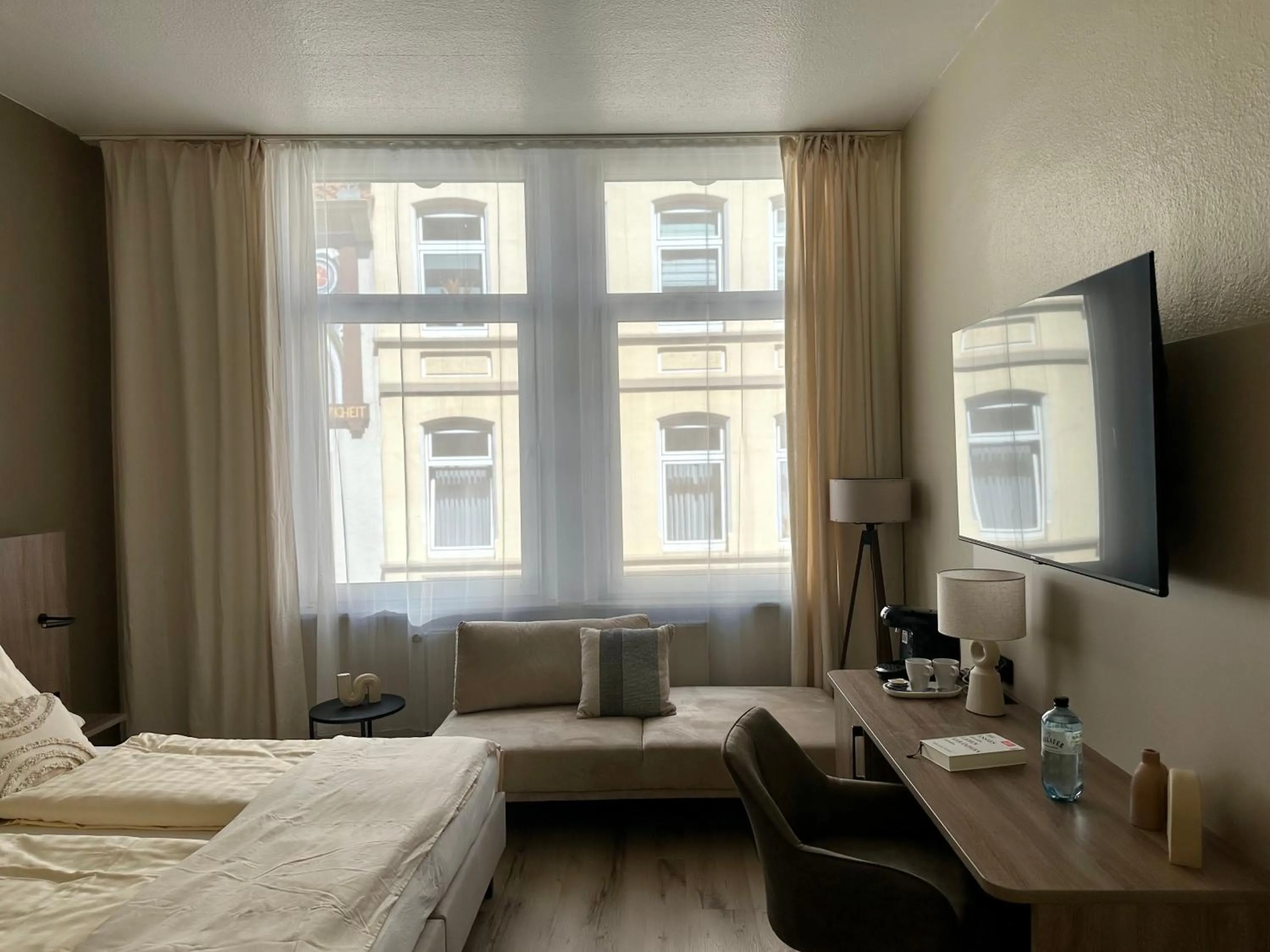 Bedroom, Bed in City Hotel Hameln