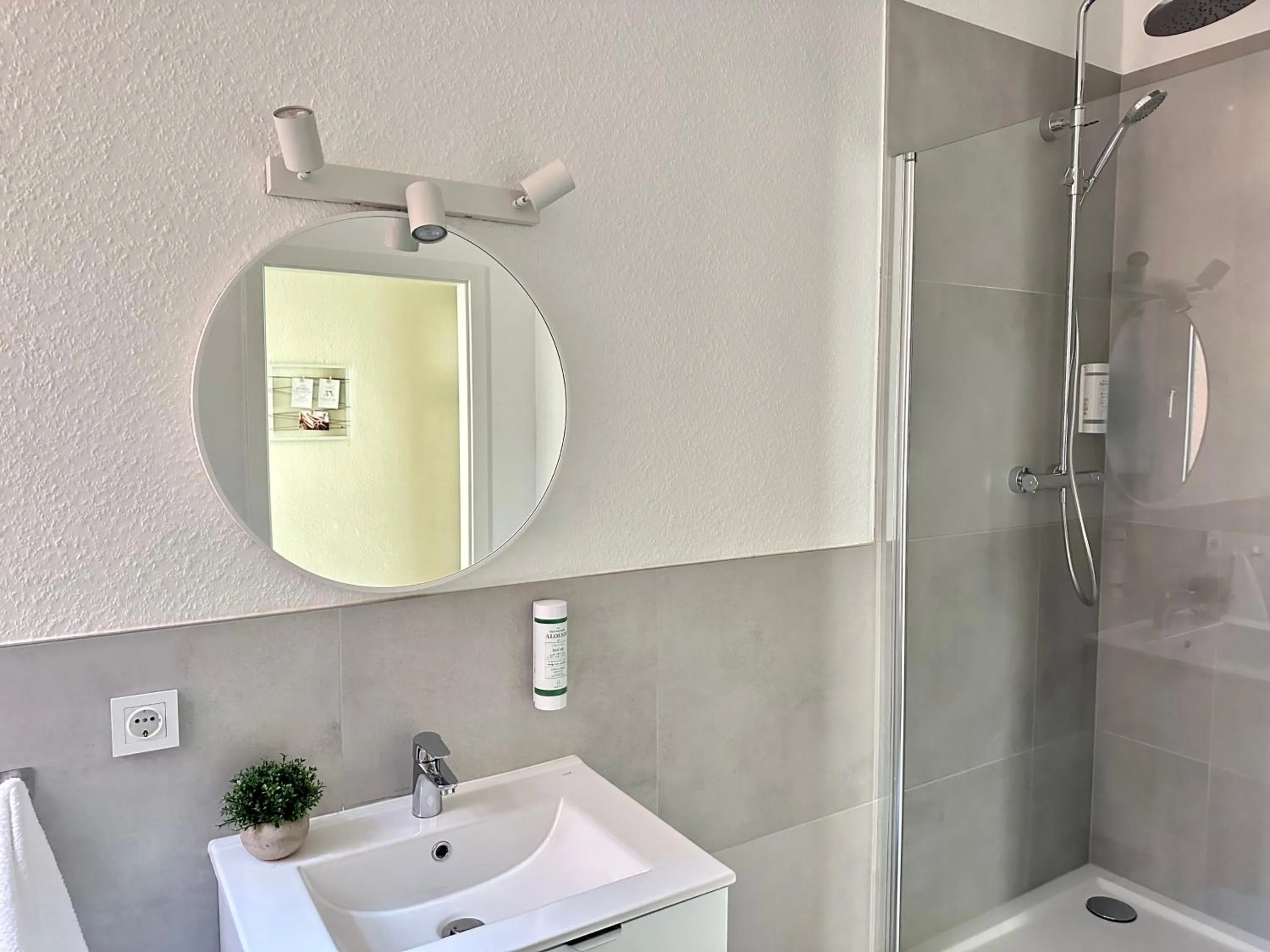 Shower in City Hotel Hameln