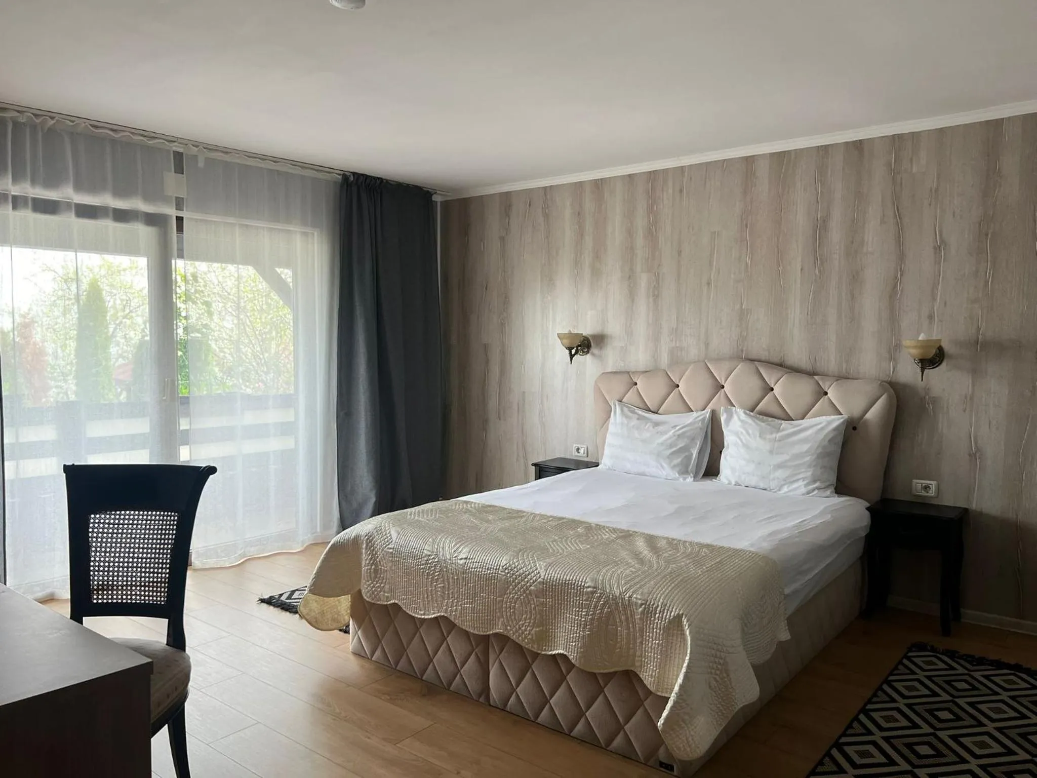 Bed in Hanu lu Mos Opinca