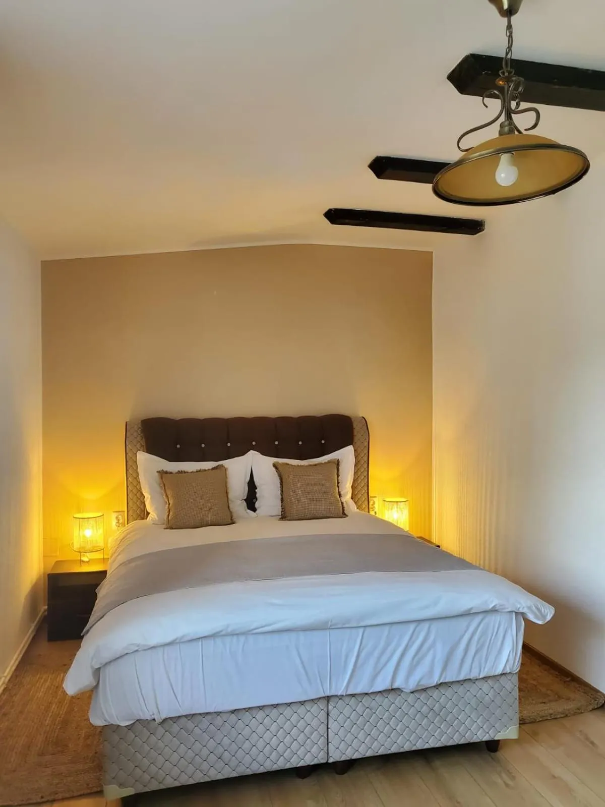 Bed in Hanu lu Mos Opinca