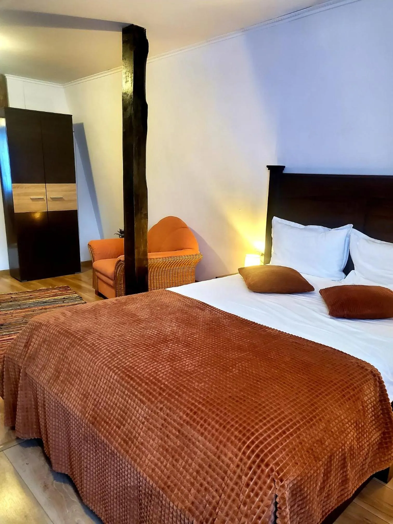 Bed in Hanu lu Mos Opinca