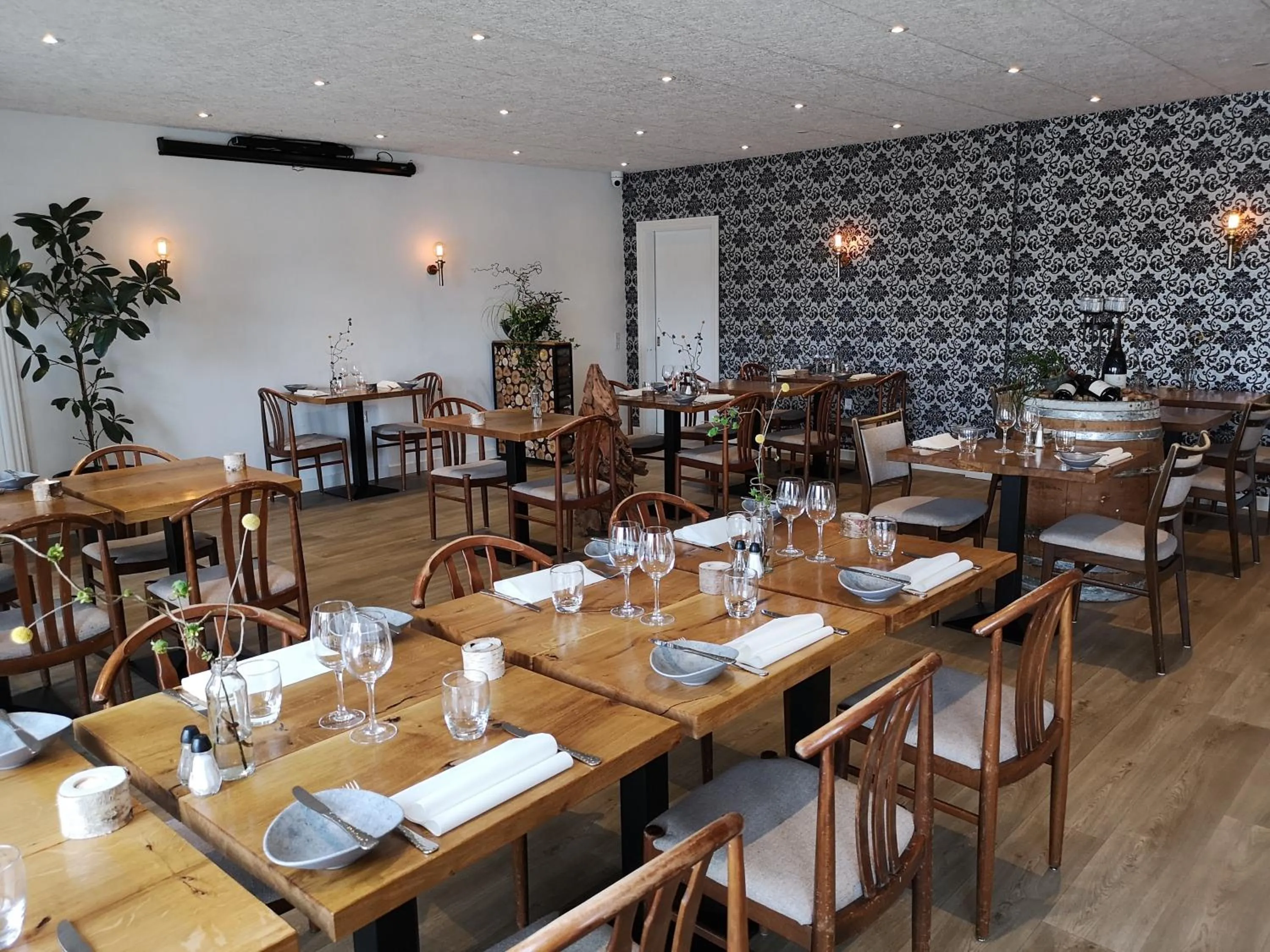 Restaurant/places to eat in Sdr. Omme Kro & Hotel