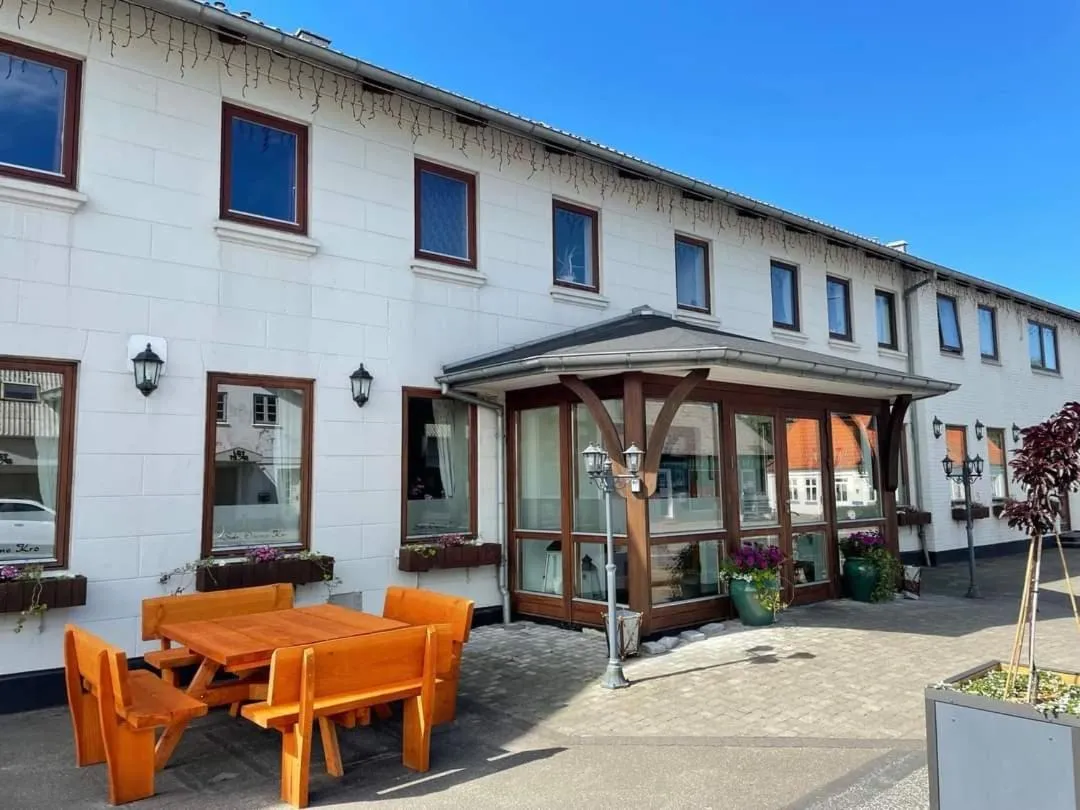 Facade/entrance in Sdr. Omme Kro & Hotel