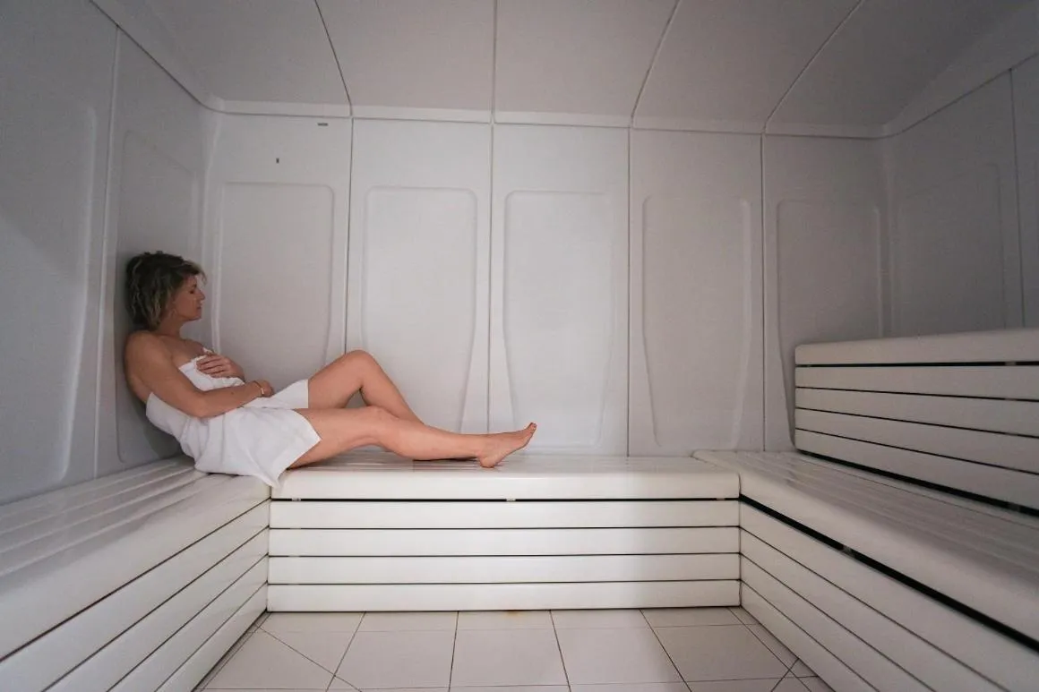 Spa and wellness centre/facilities in Hôtel Les Jardins De Sainte-Maxime