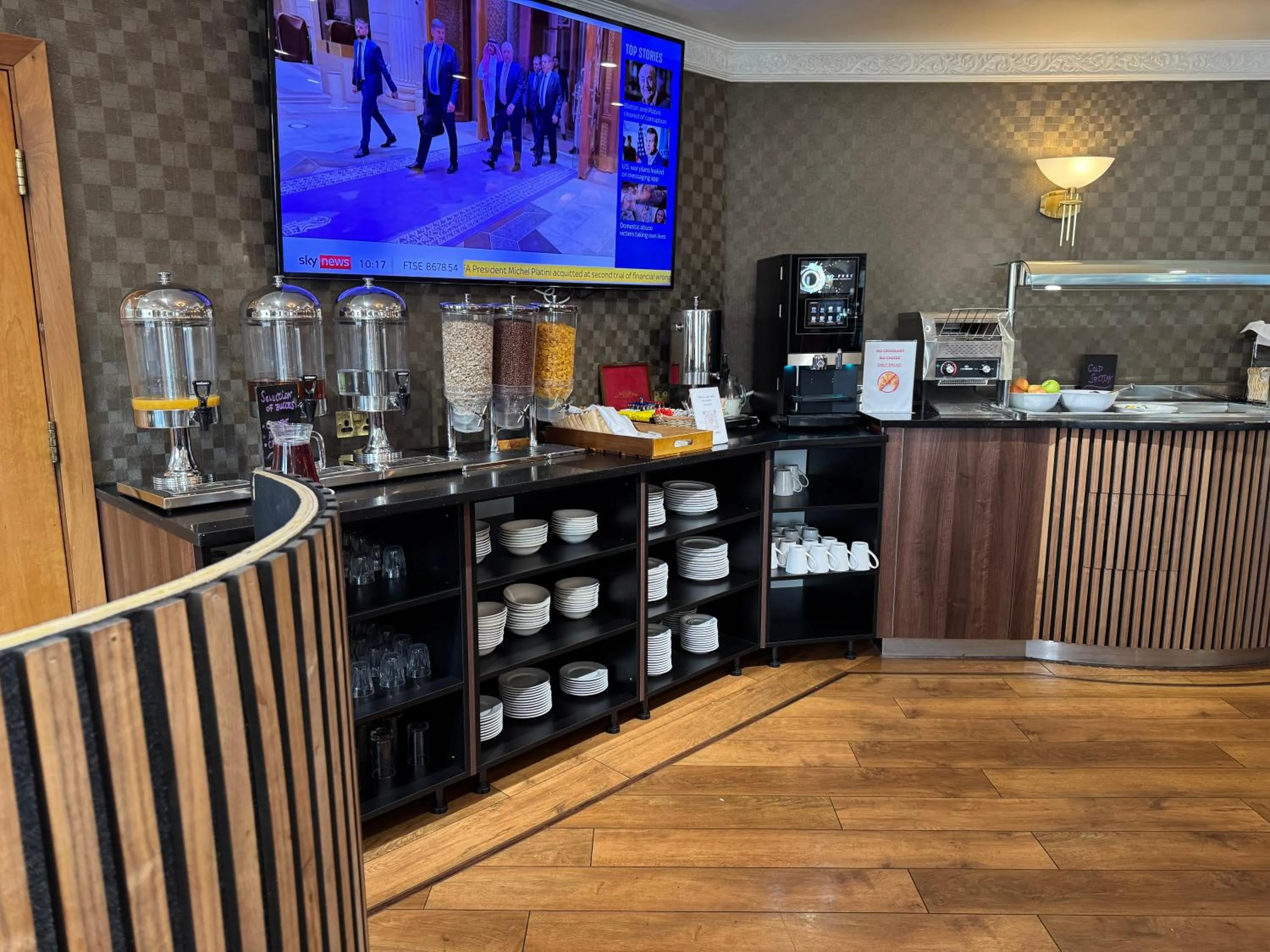 Breakfast in Savera Hotel South Ruislip