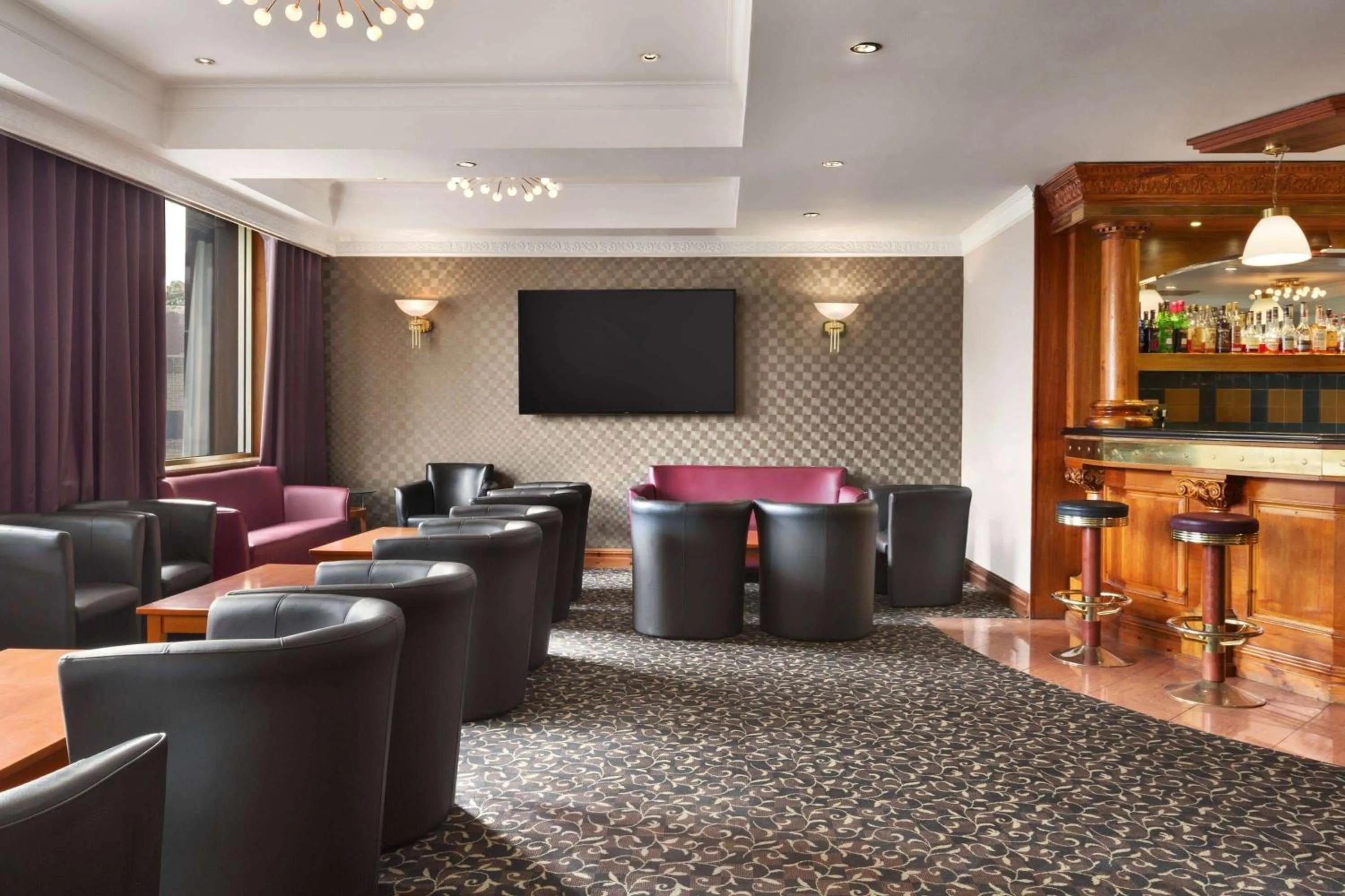 Lounge or bar in Savera Hotel South Ruislip