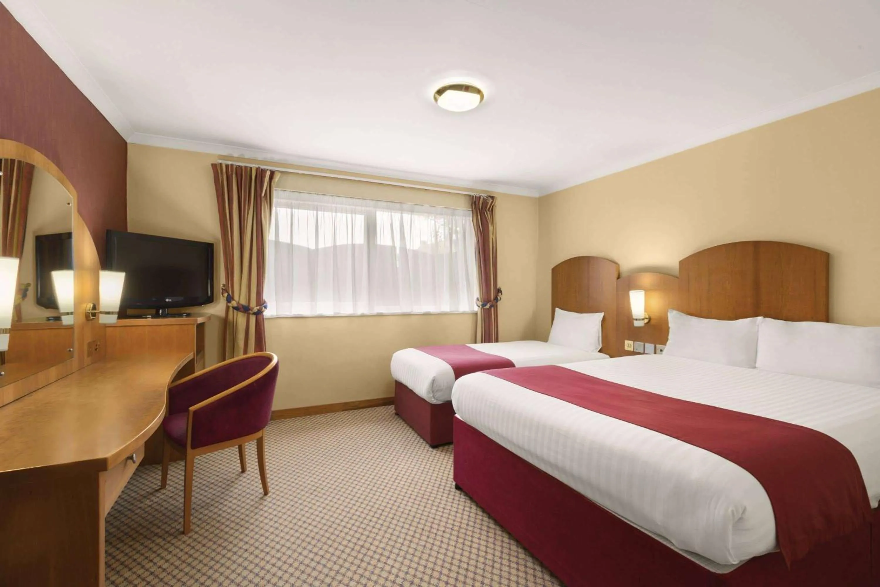 Photo of the whole room, Bed in Savera Hotel South Ruislip