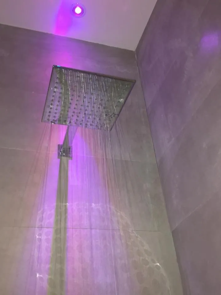 Shower in Antico Corso Charme