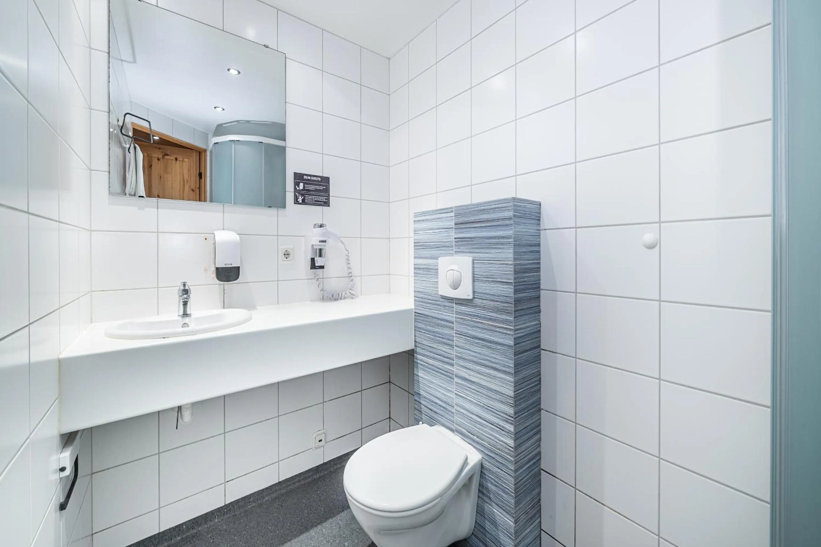 Bathroom in Hotel Viking