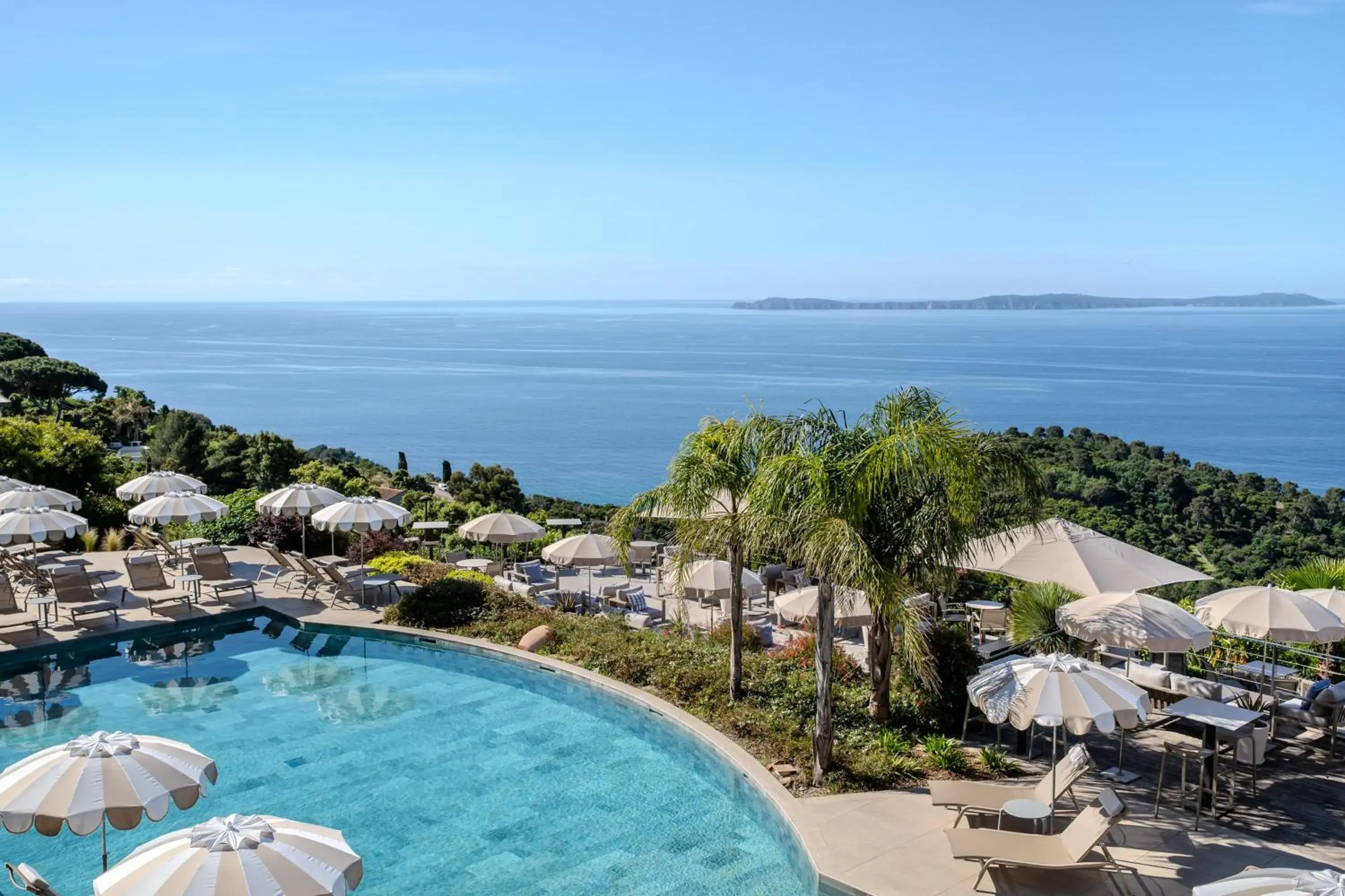 Property building in Hôtel La Villa Douce Property building in Hôtel La Villa Douce