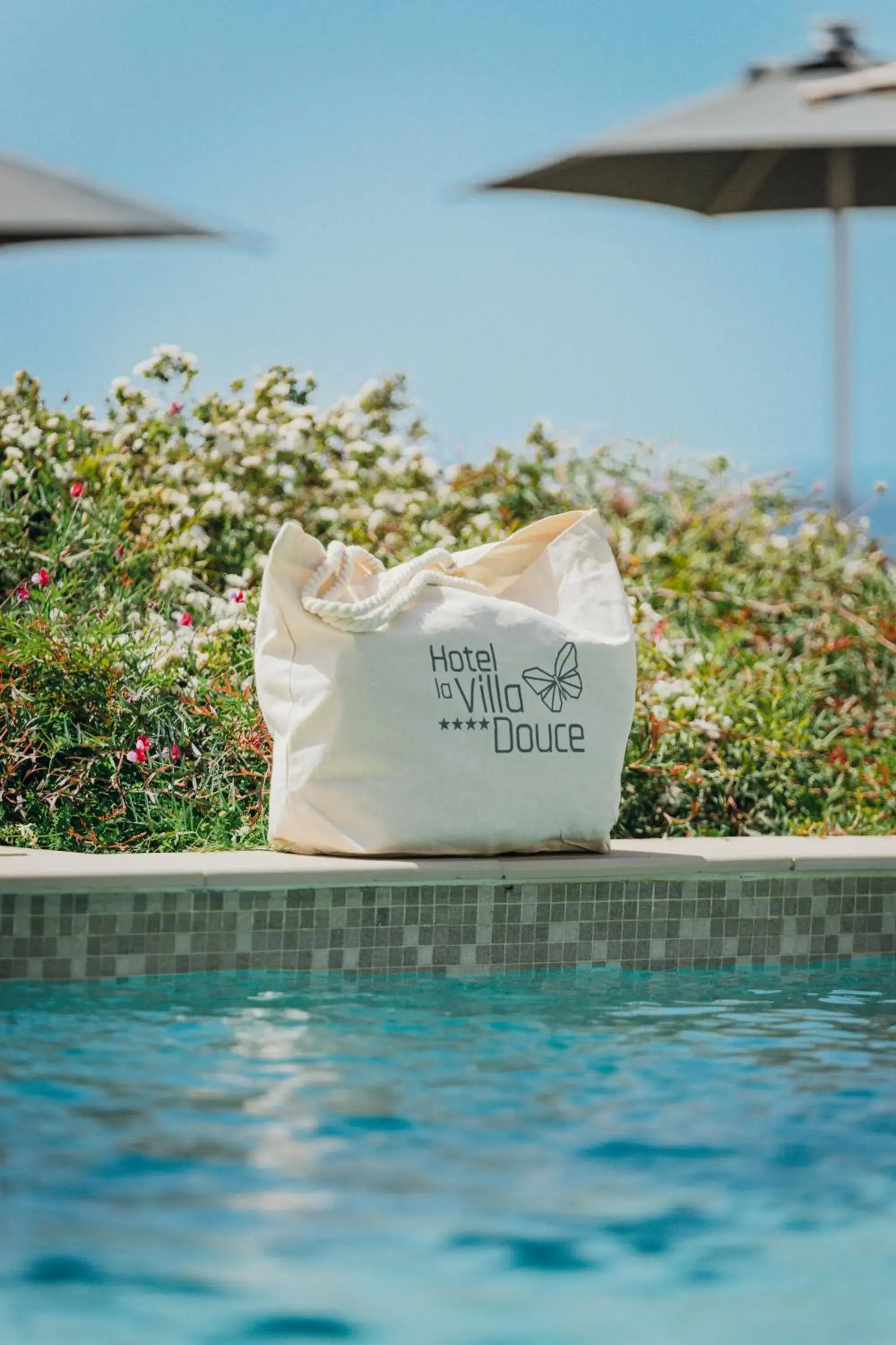 Swimming pool in Hôtel La Villa Douce Swimming pool in Hôtel La Villa Douce