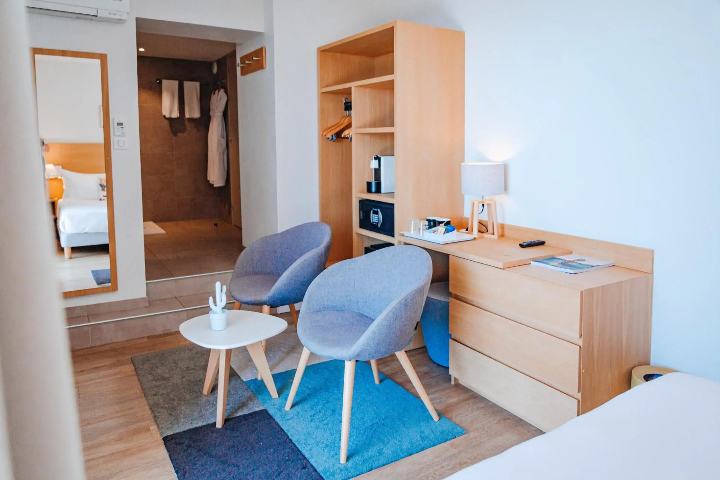 Standard Room Ground Floor with Partial Sea View in Hôtel La Villa Douce Standard Room Ground Floor with Partial Sea View in Hôtel La Villa Douce