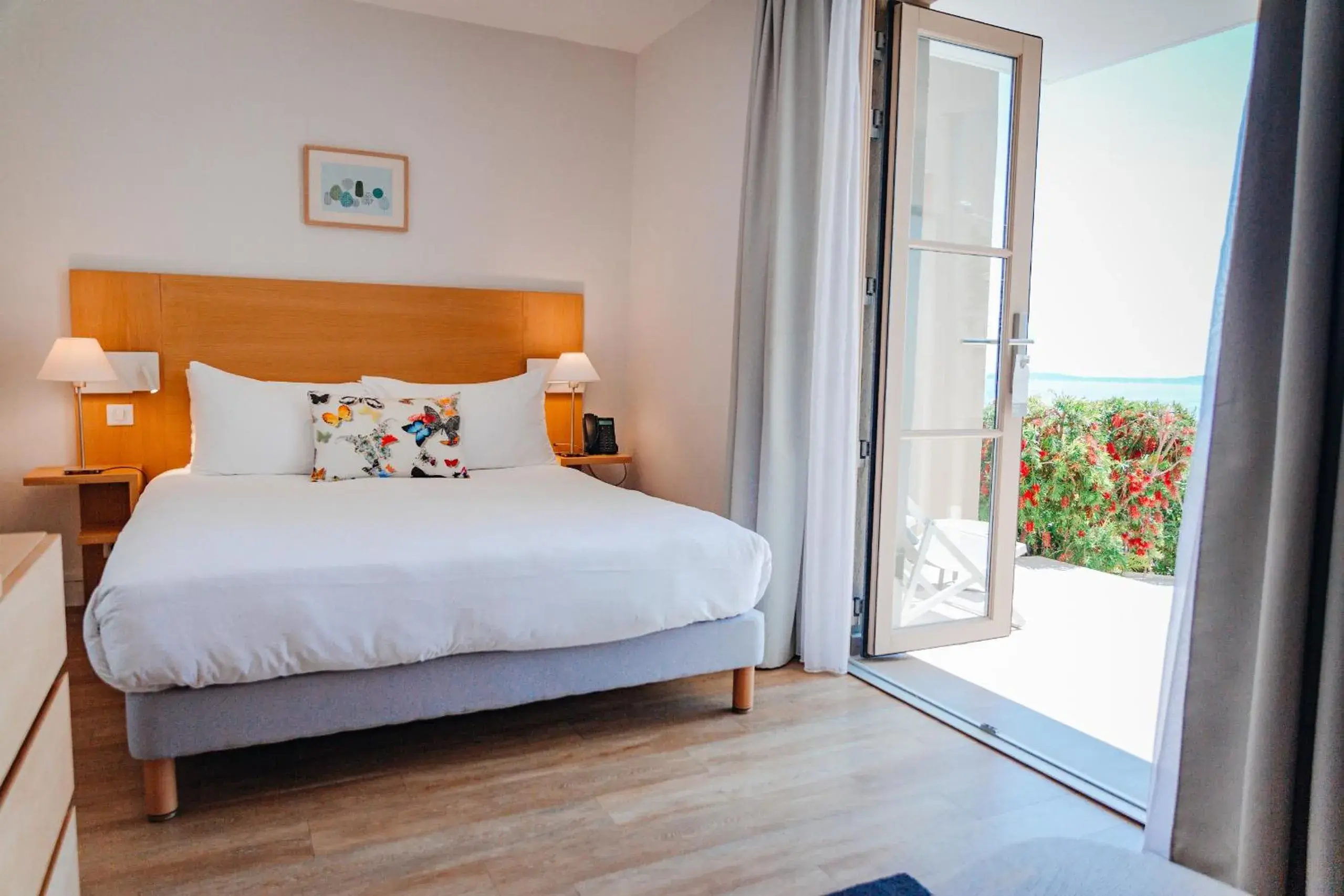 Standard Room Ground Floor with Partial Sea View - single occupancy in Hôtel La Villa Douce Standard Room Ground Floor with Partial Sea View - single occupancy in Hôtel La Villa Douce